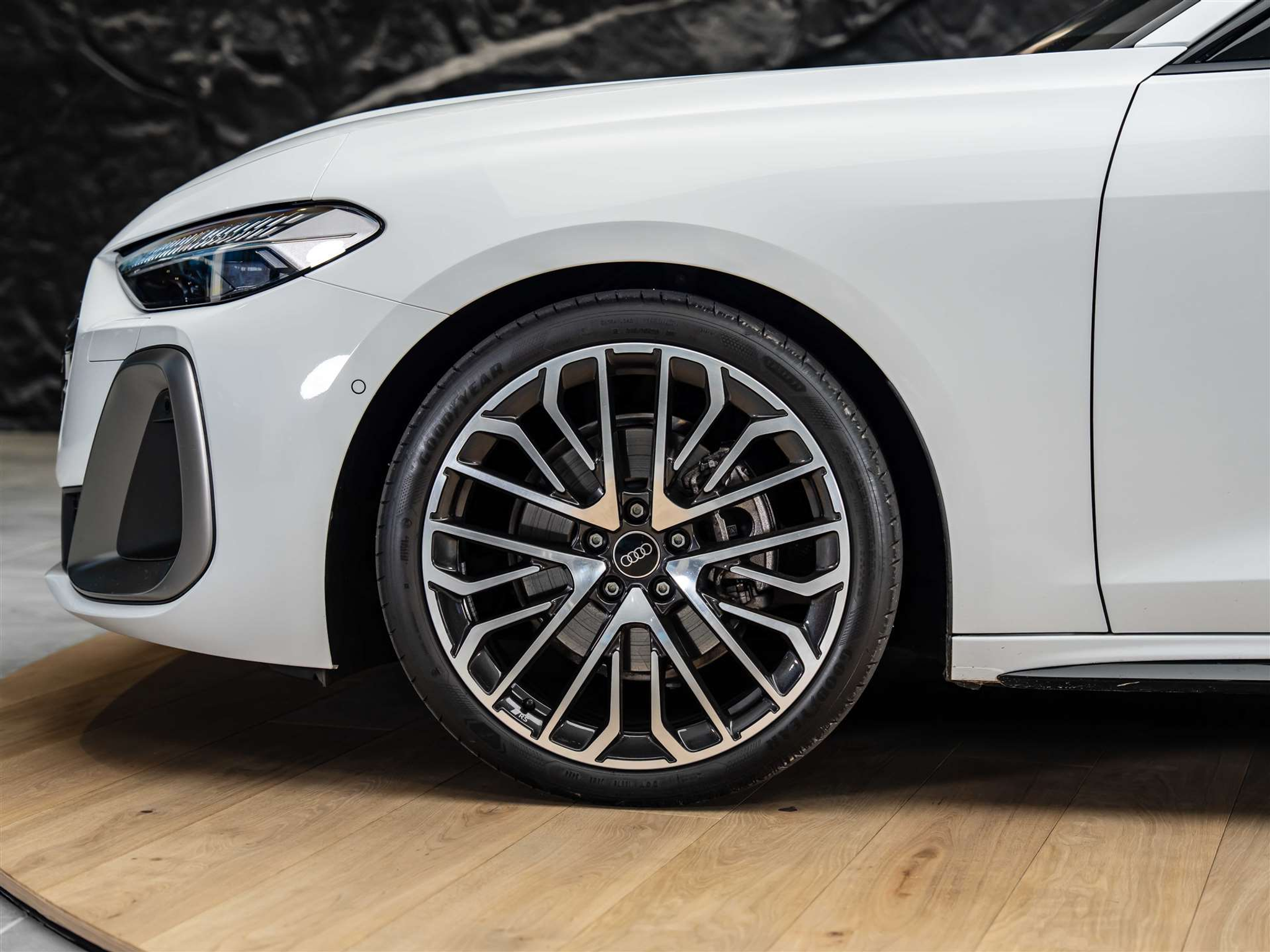 listing desktop thumbnail image 18