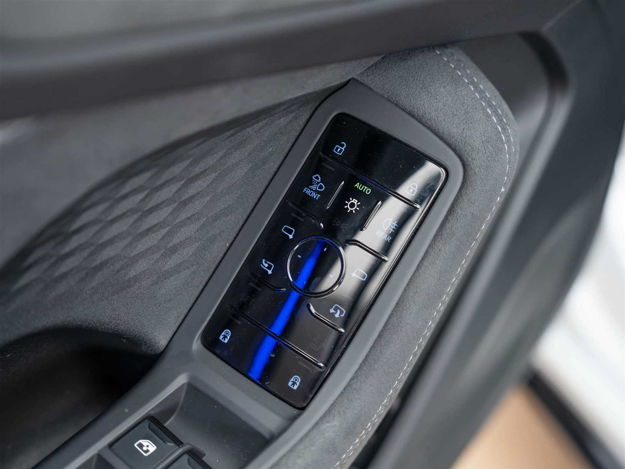 listing desktop thumbnail image 23