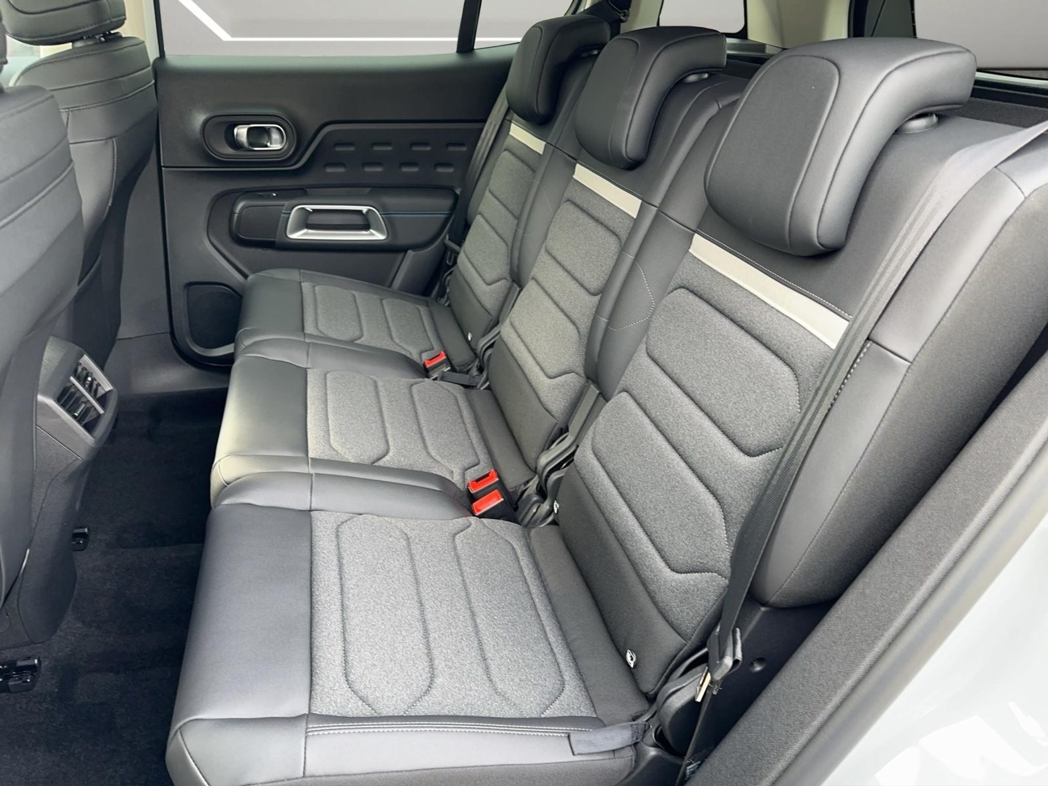 listing desktop thumbnail image 9