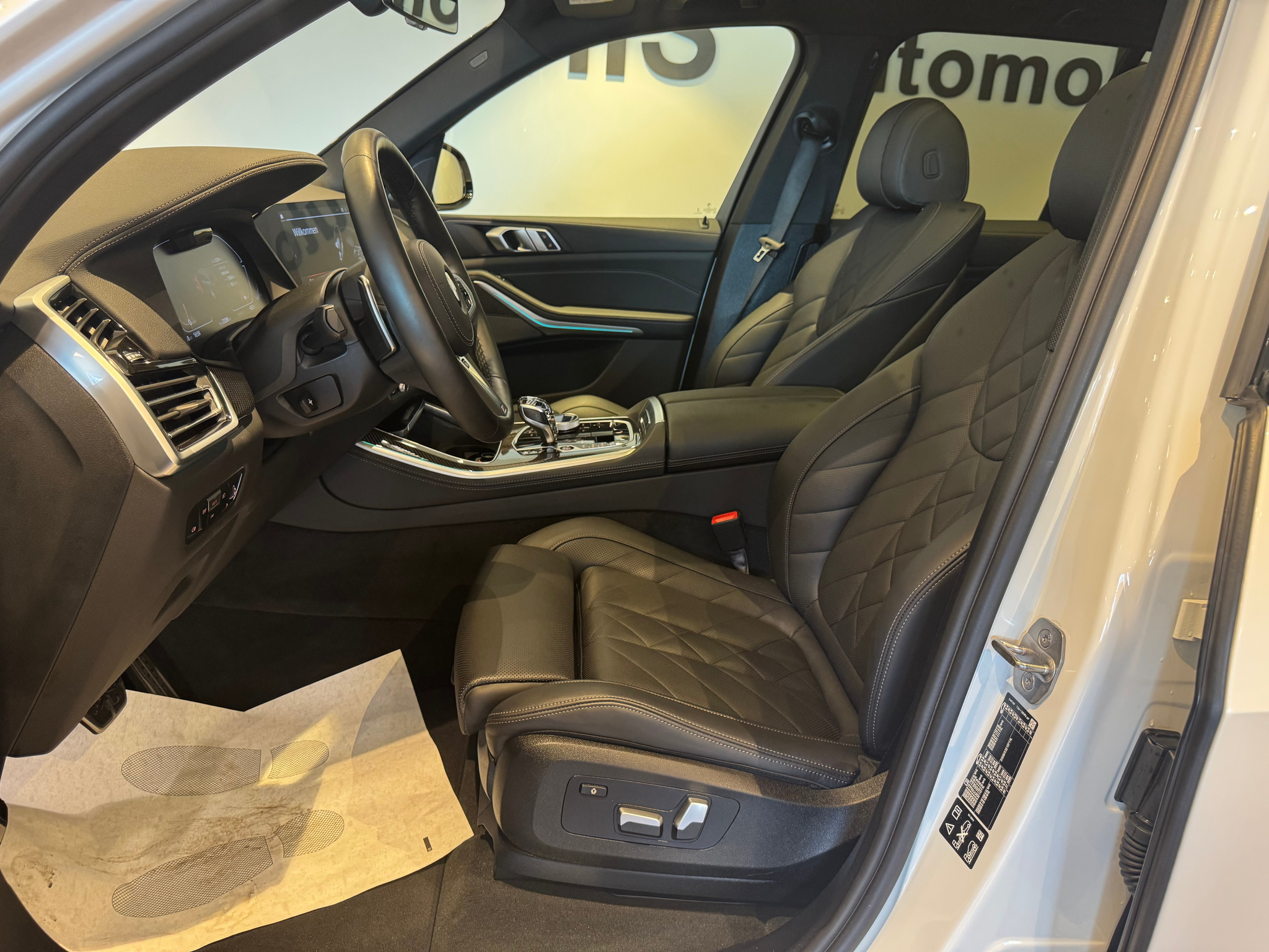 listing desktop thumbnail image 18