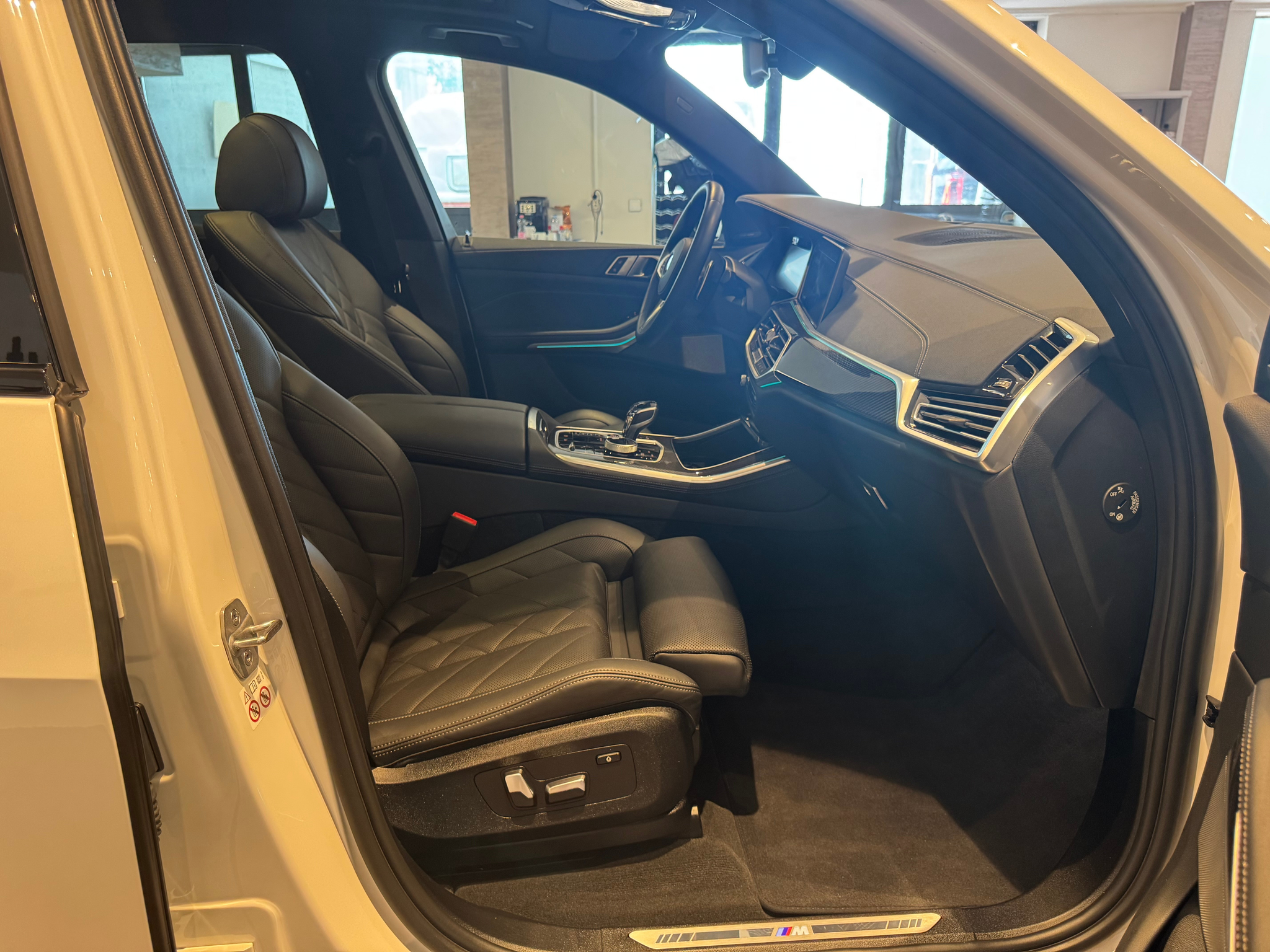 listing desktop thumbnail image 10