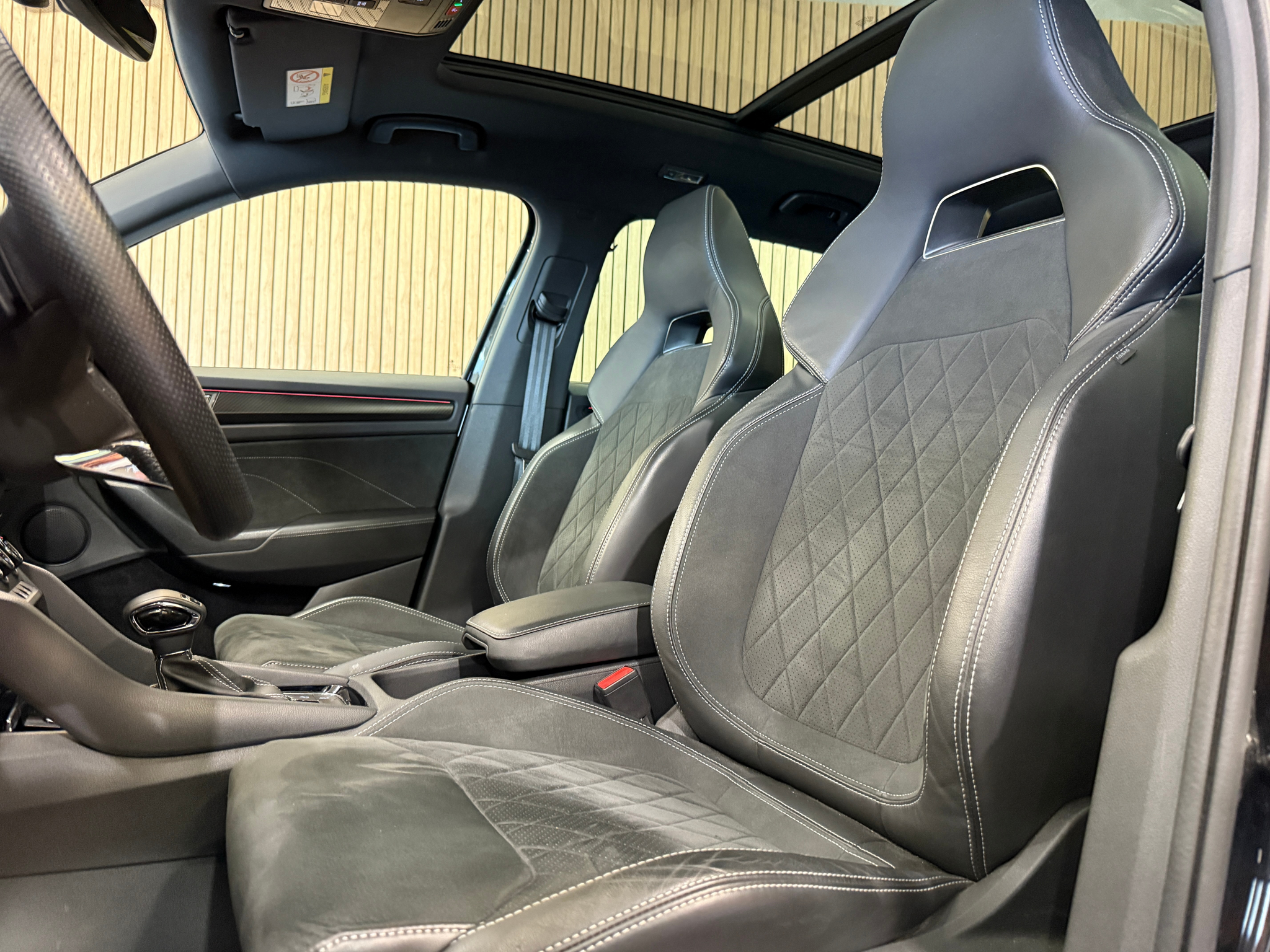 listing desktop thumbnail image 17