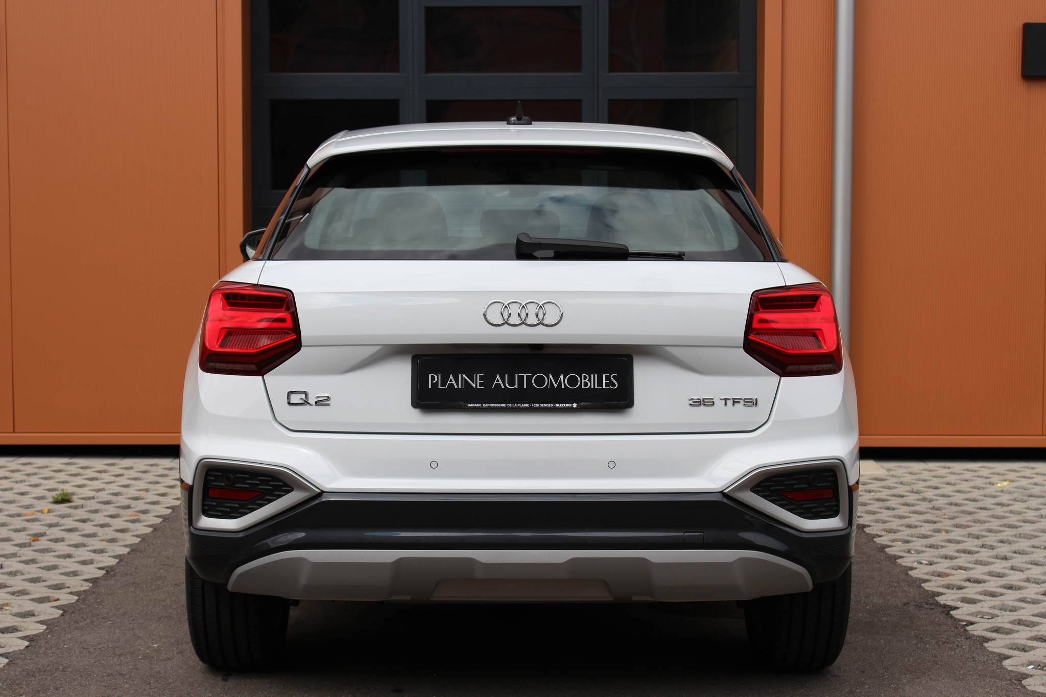 listing desktop thumbnail image 5