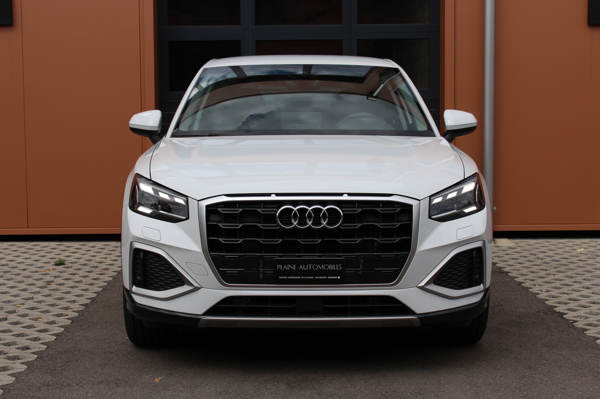 listing desktop thumbnail image 1