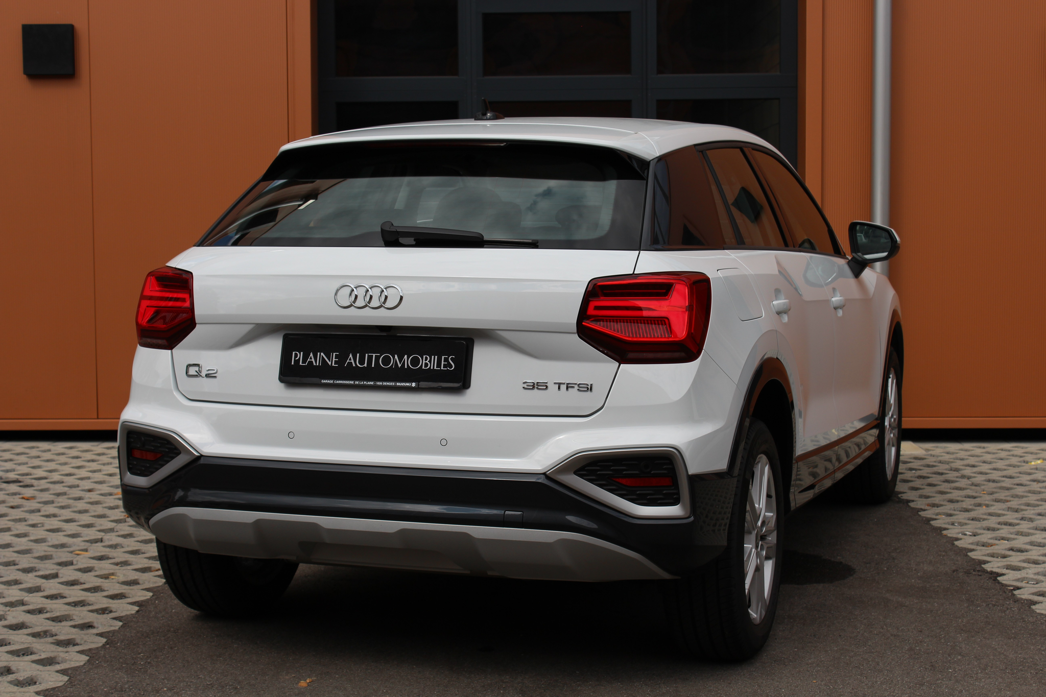 listing desktop thumbnail image 6