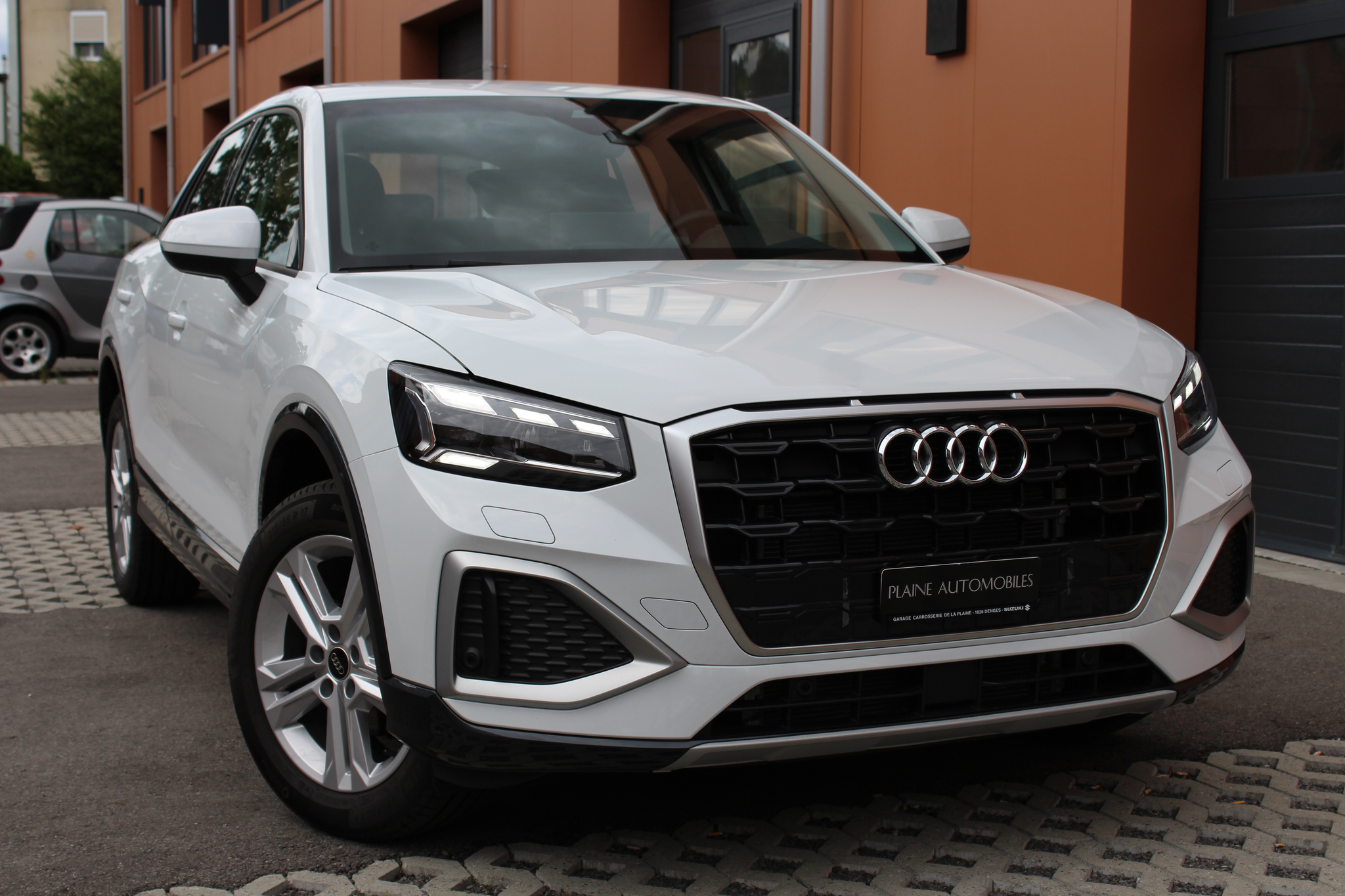 listing desktop thumbnail image 2