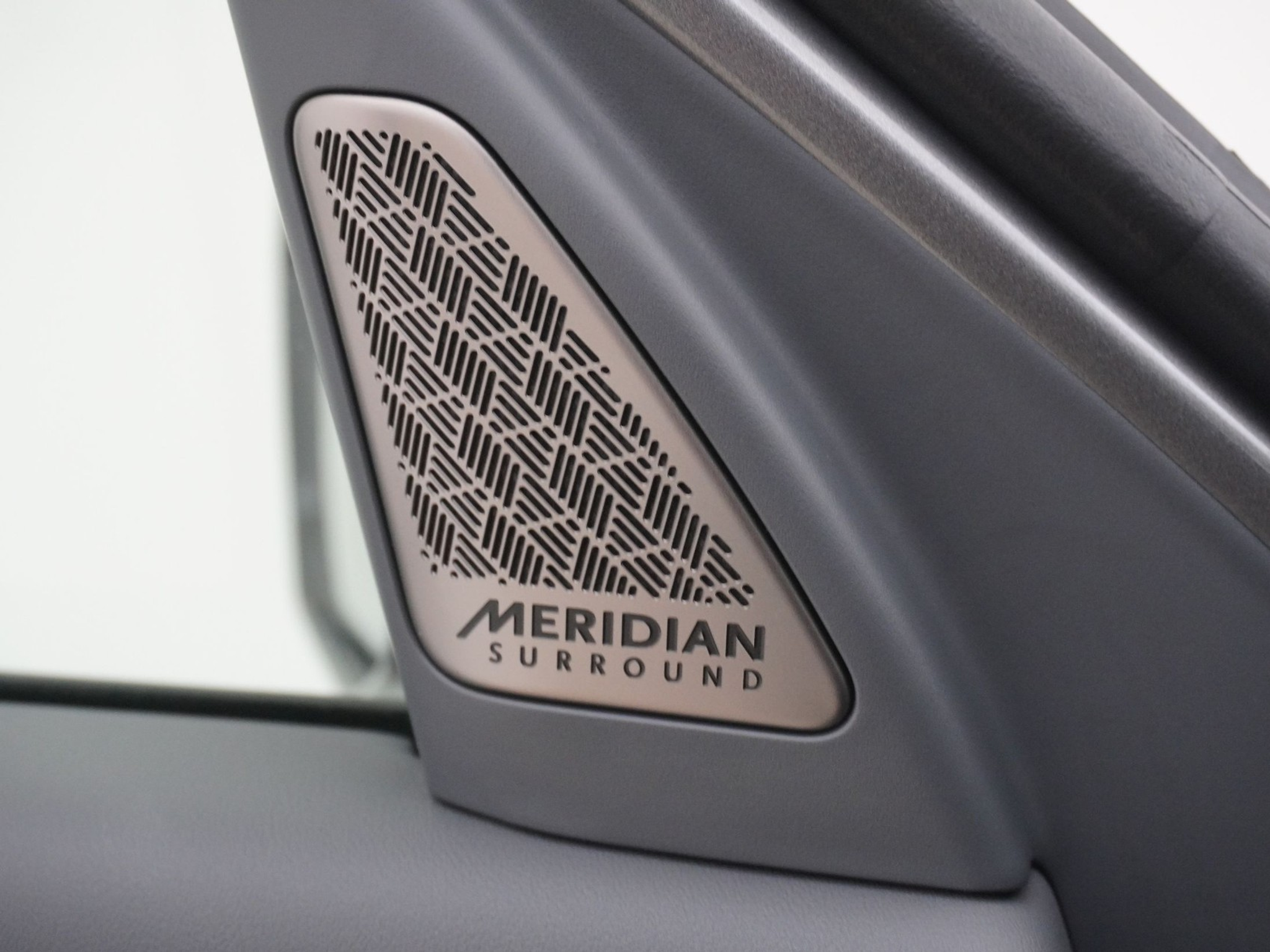 listing desktop thumbnail image 18