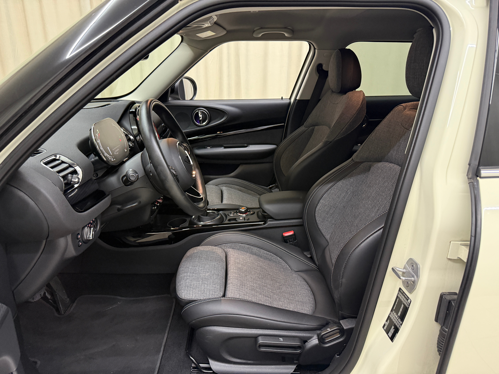 listing desktop thumbnail image 6