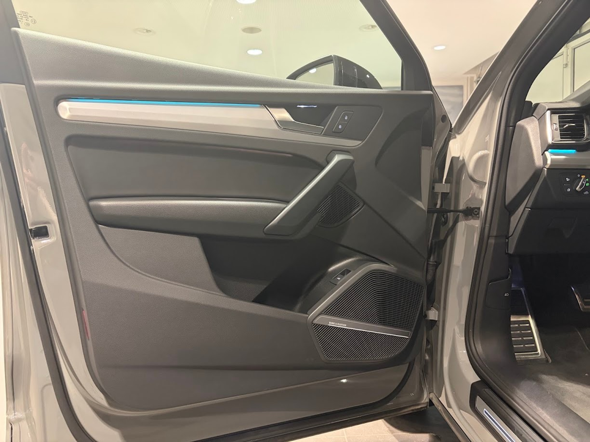 listing desktop thumbnail image 2