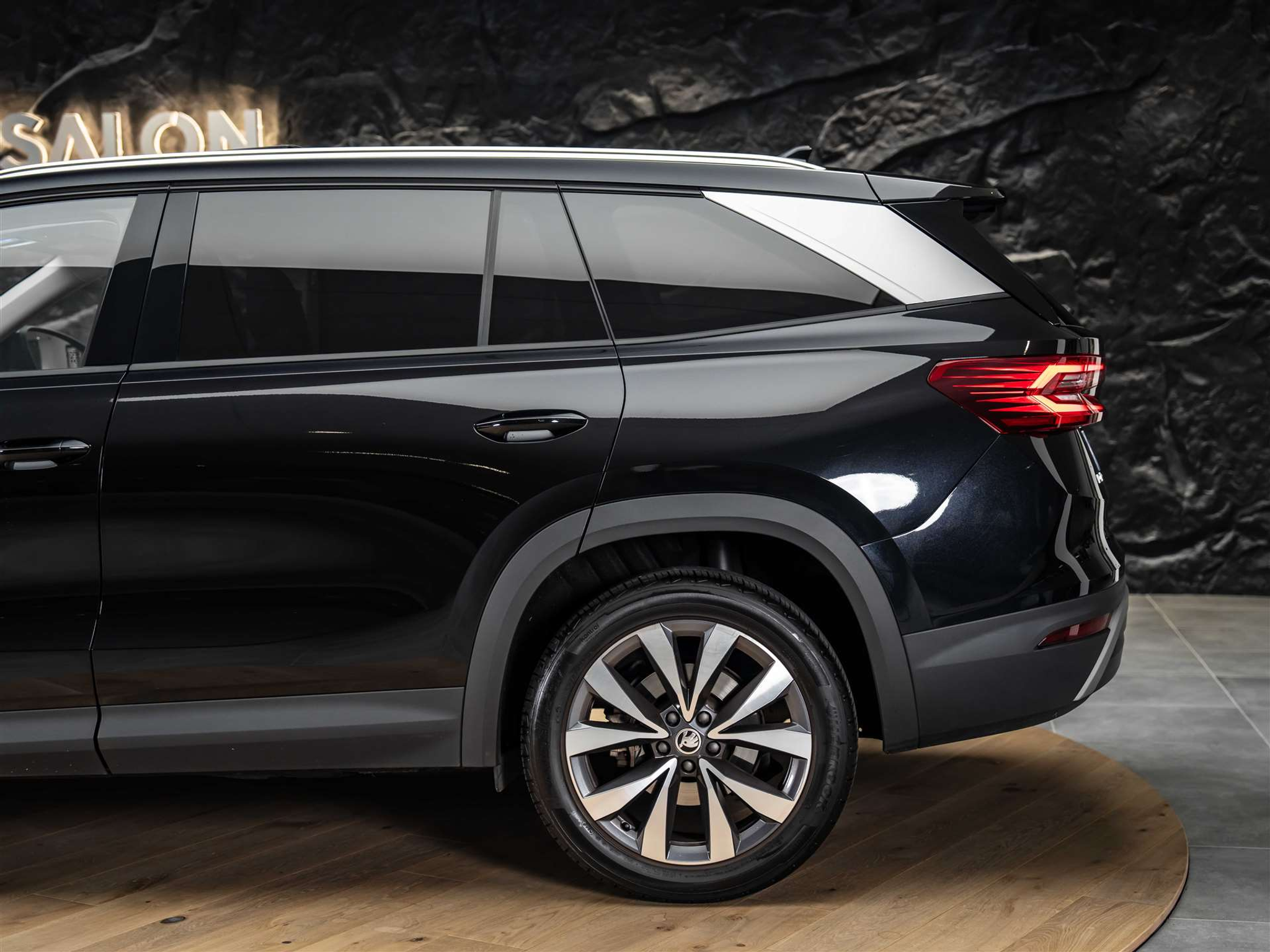 listing desktop thumbnail image 21