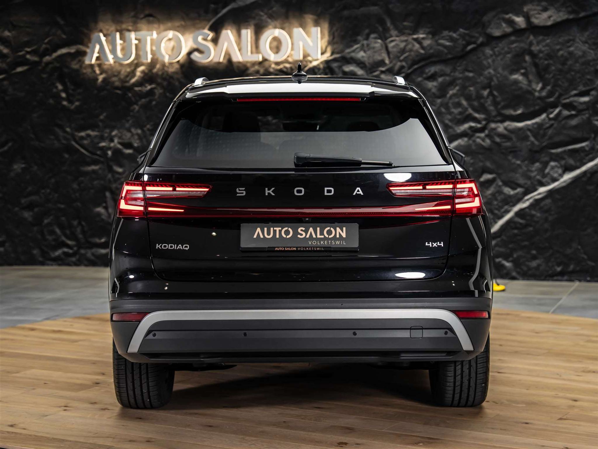 listing desktop thumbnail image 3