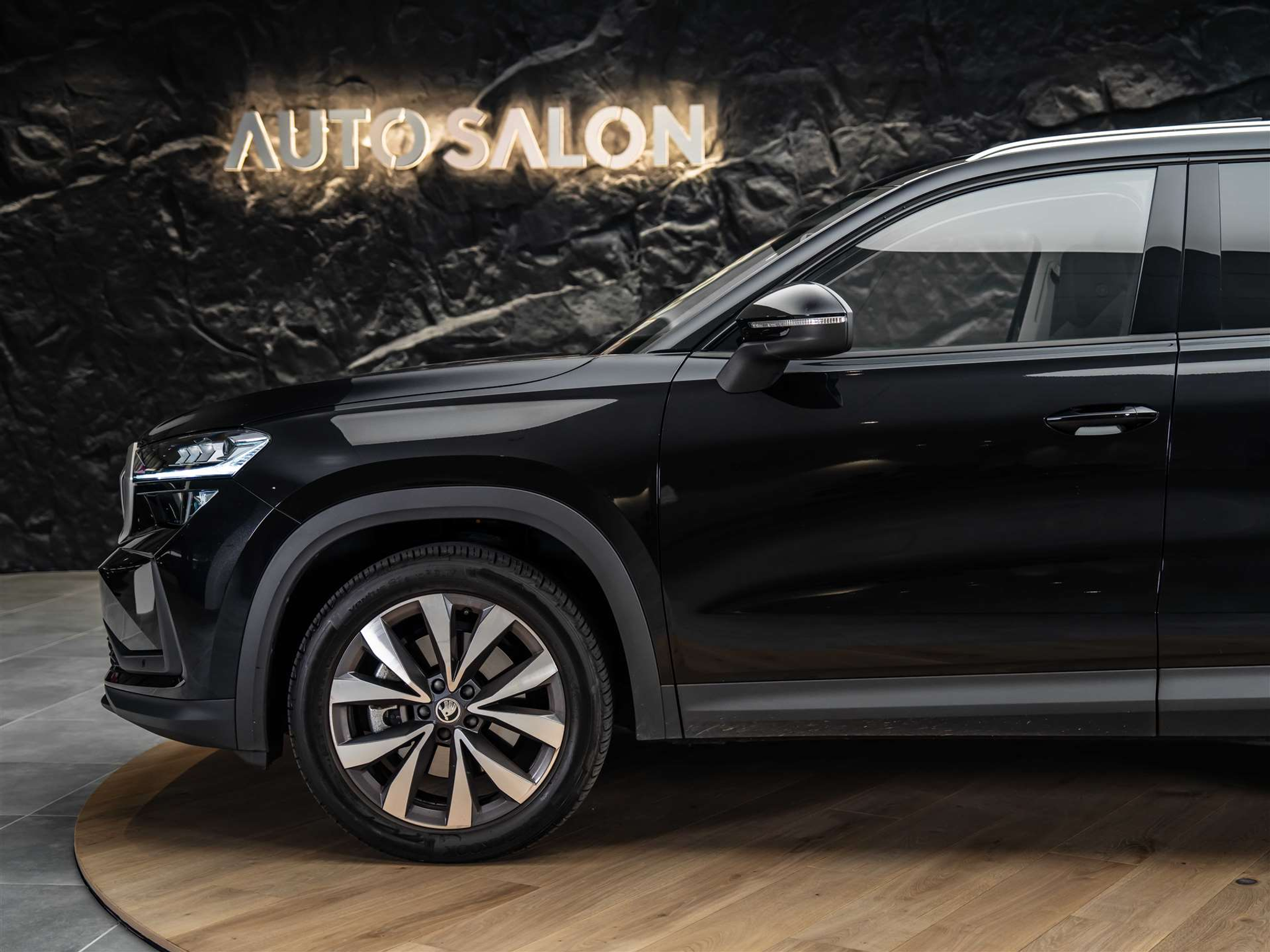 listing desktop thumbnail image 19