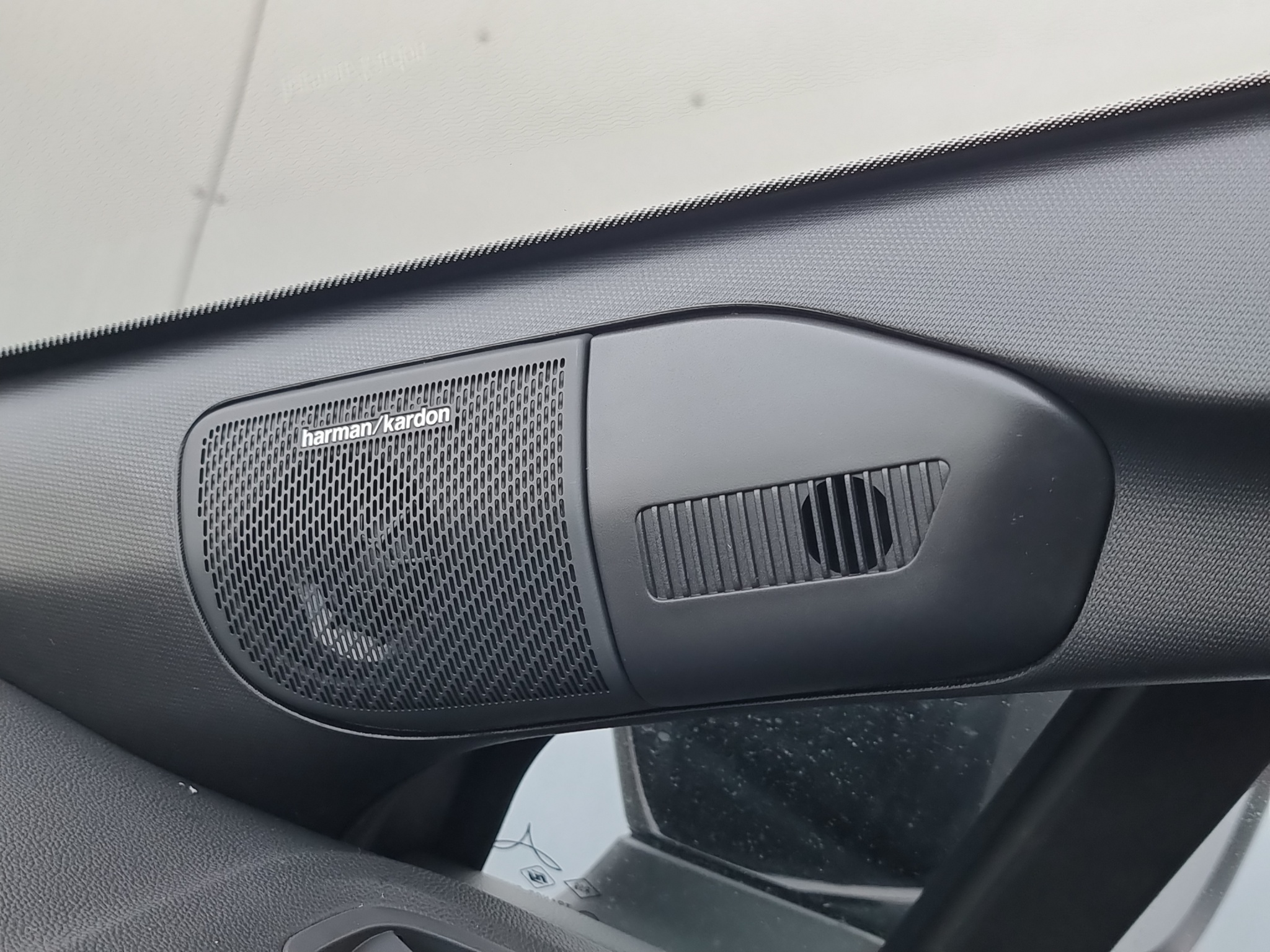 listing desktop thumbnail image 10