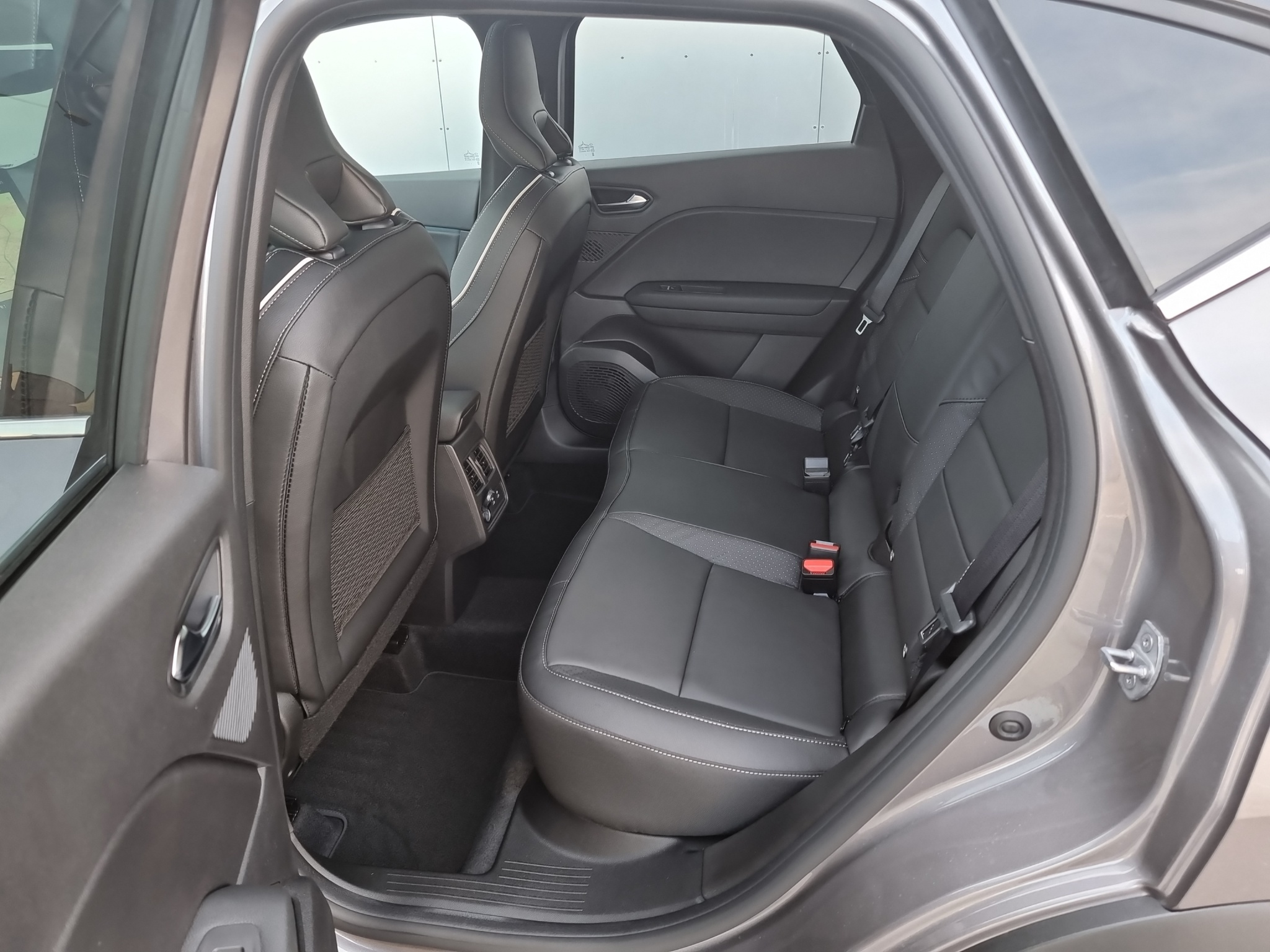 listing desktop thumbnail image 13