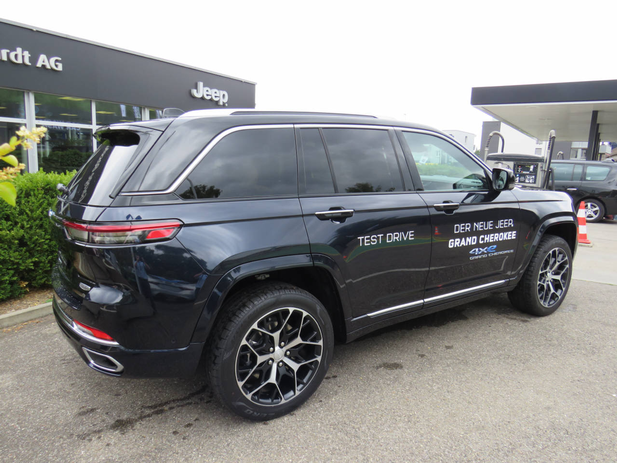 listing desktop thumbnail image 2