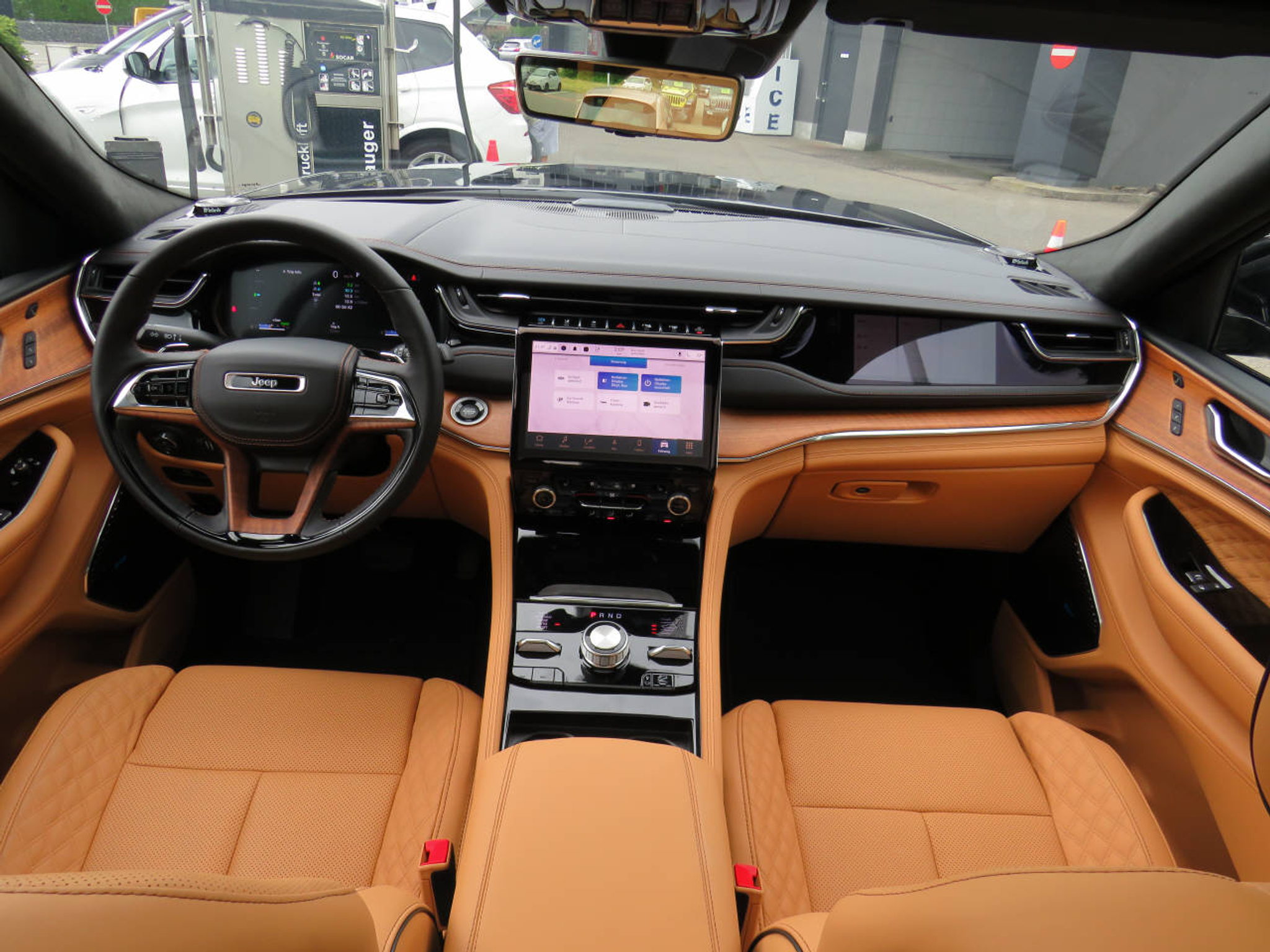 listing desktop thumbnail image 12