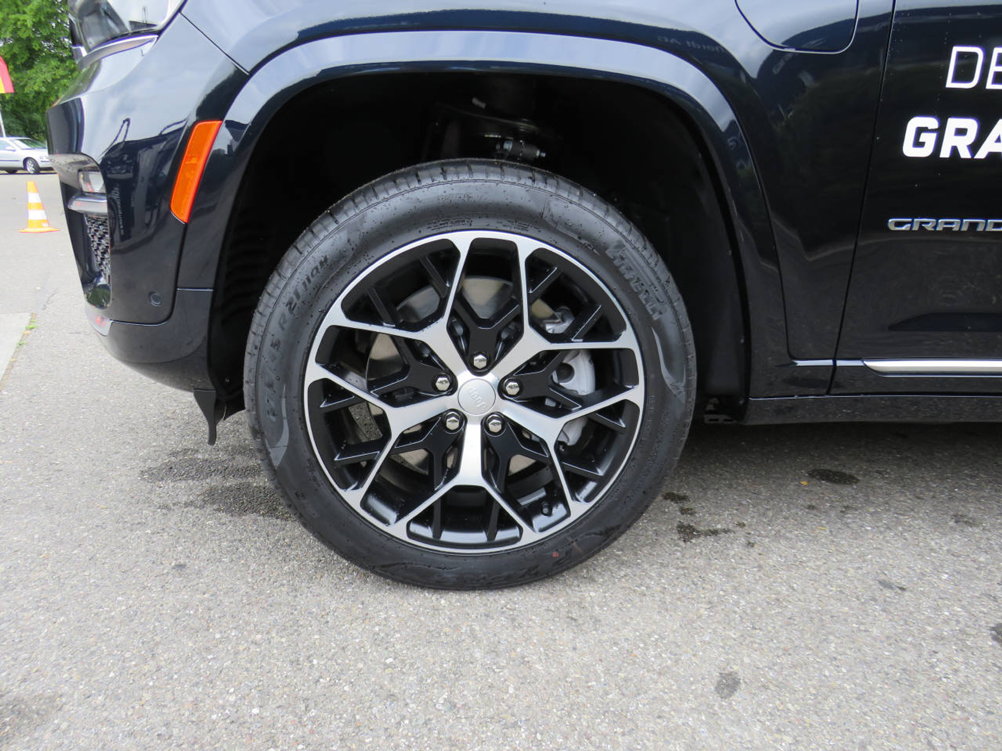 listing desktop thumbnail image 9