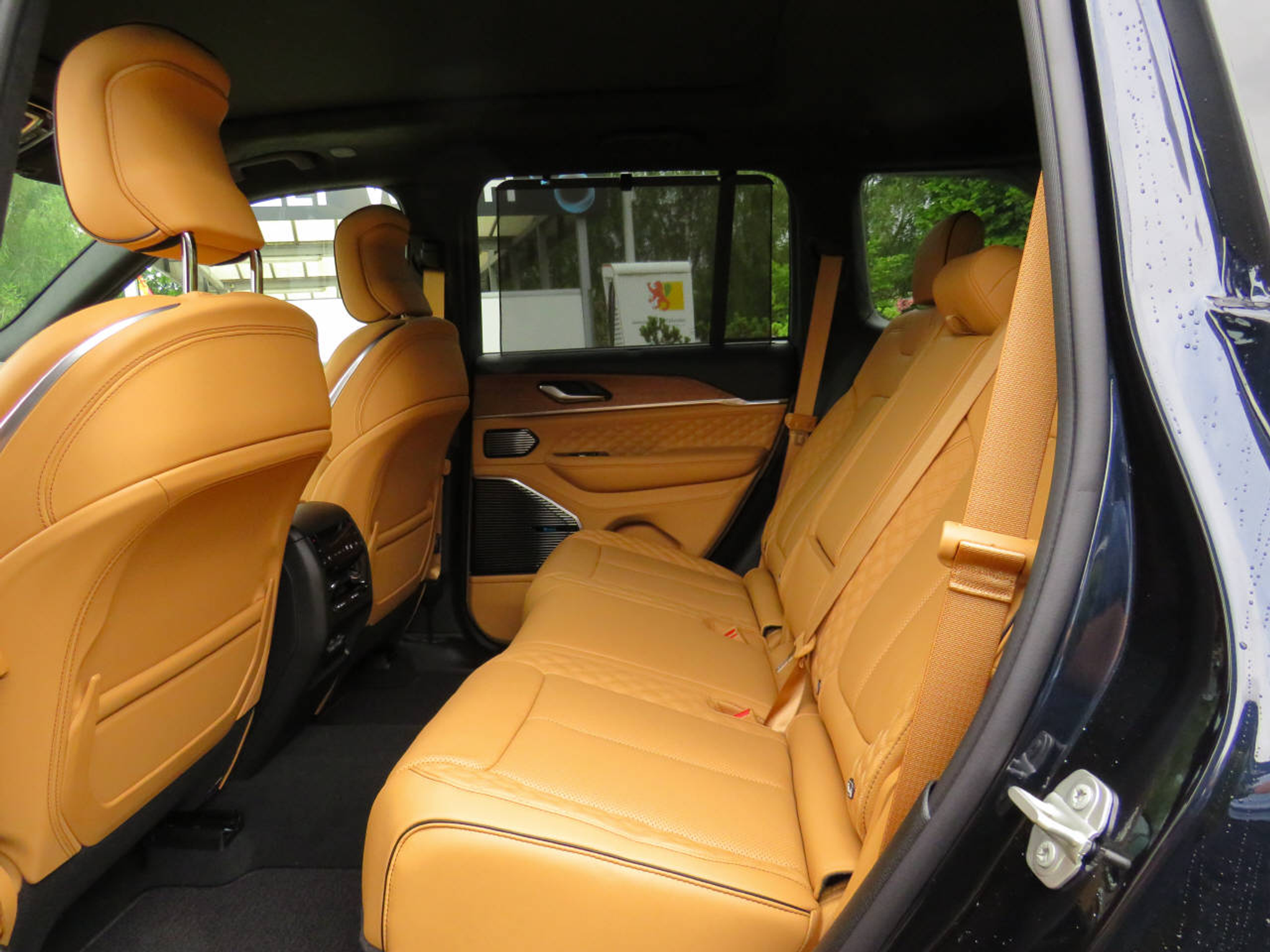 listing desktop thumbnail image 11