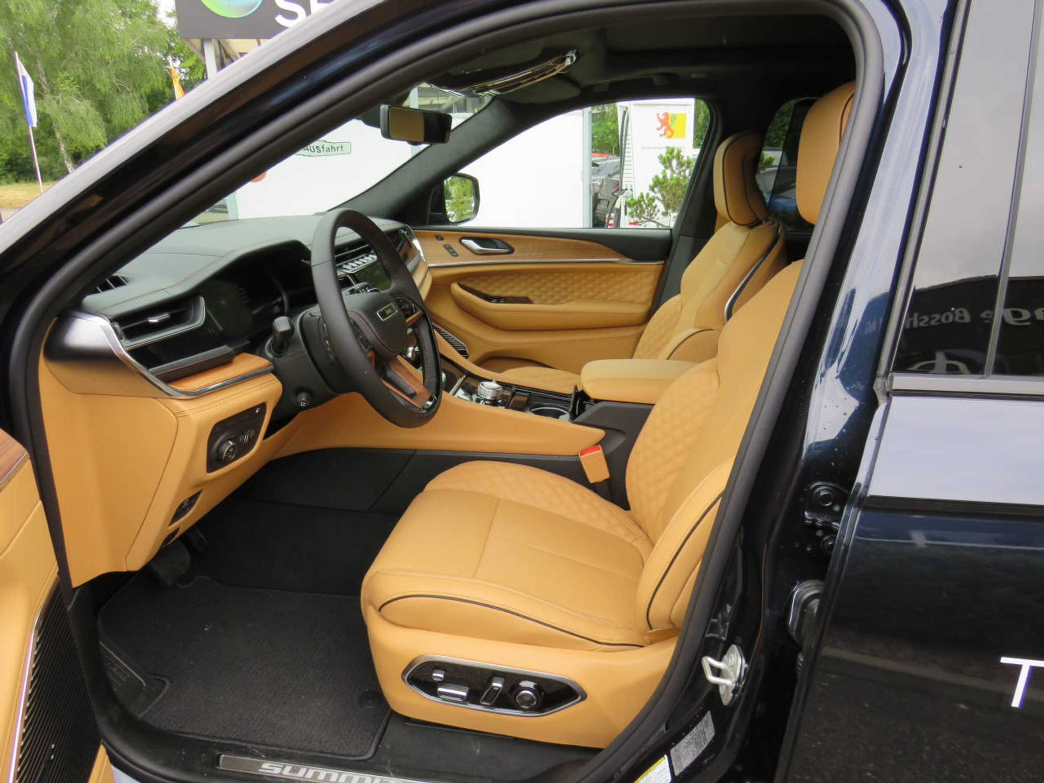 listing desktop thumbnail image 10