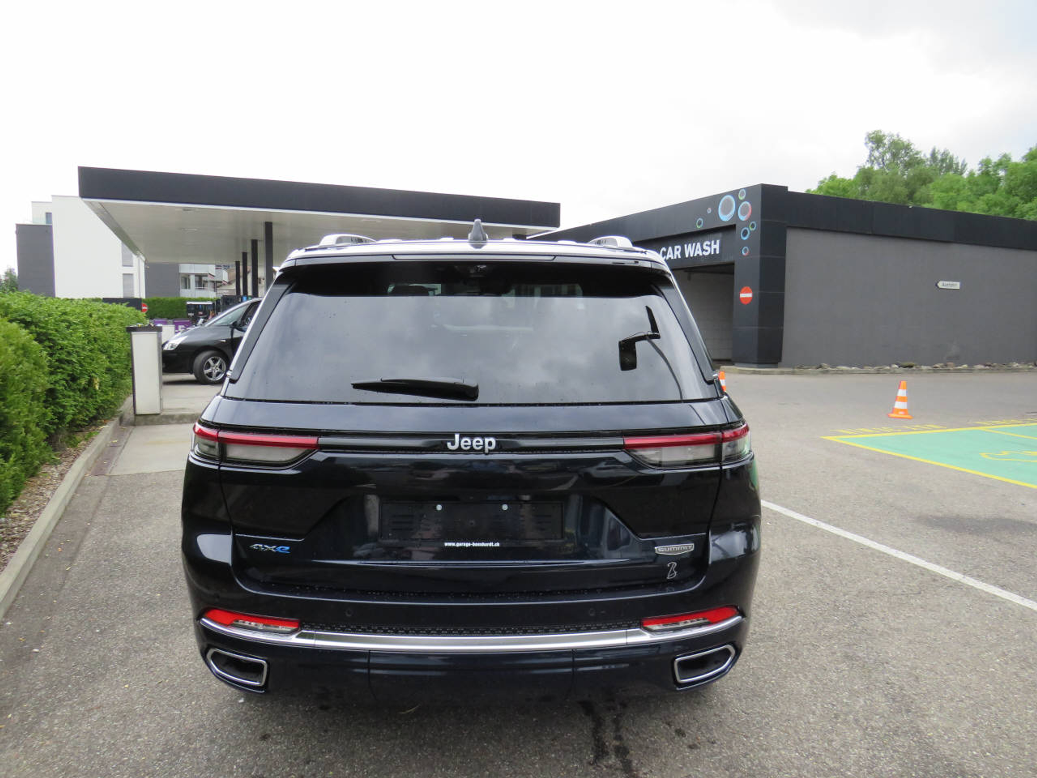 listing desktop thumbnail image 3