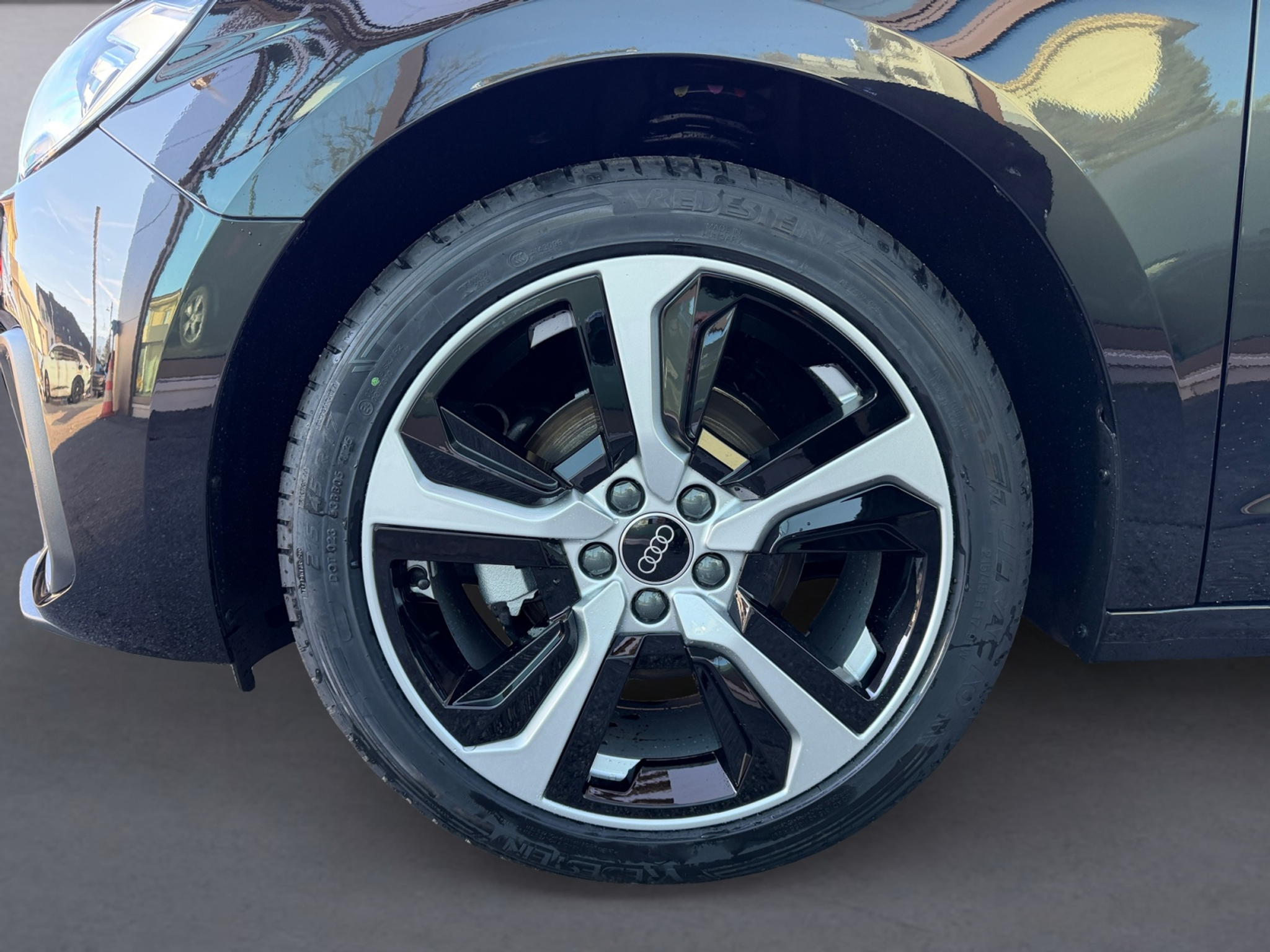 listing desktop thumbnail image 11