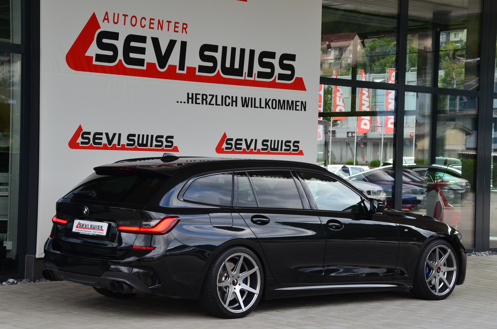 listing desktop thumbnail image 3