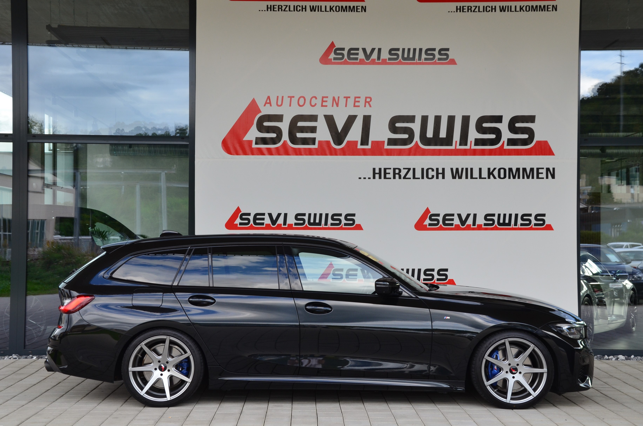 listing desktop thumbnail image 2