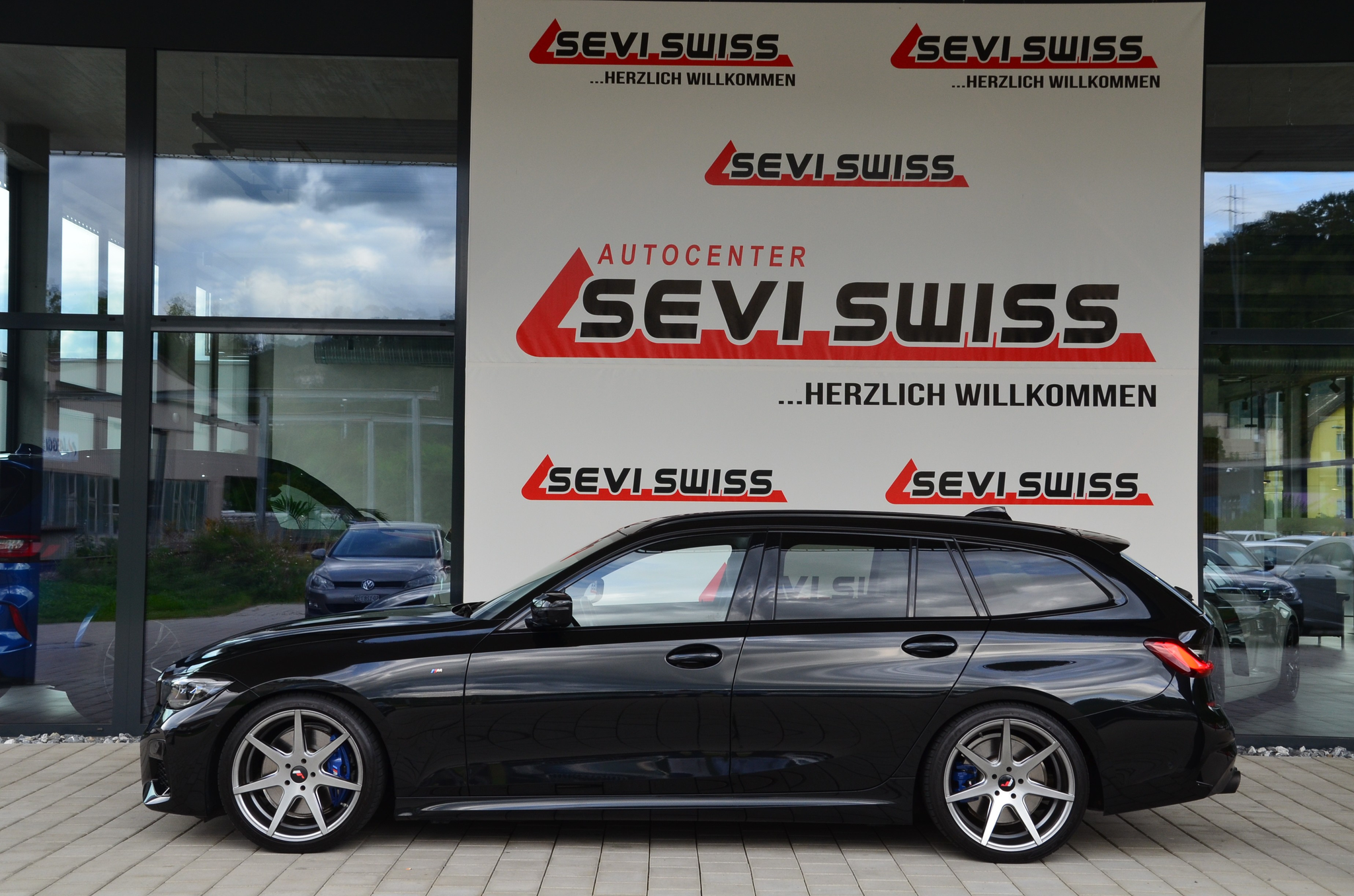 listing desktop thumbnail image 6