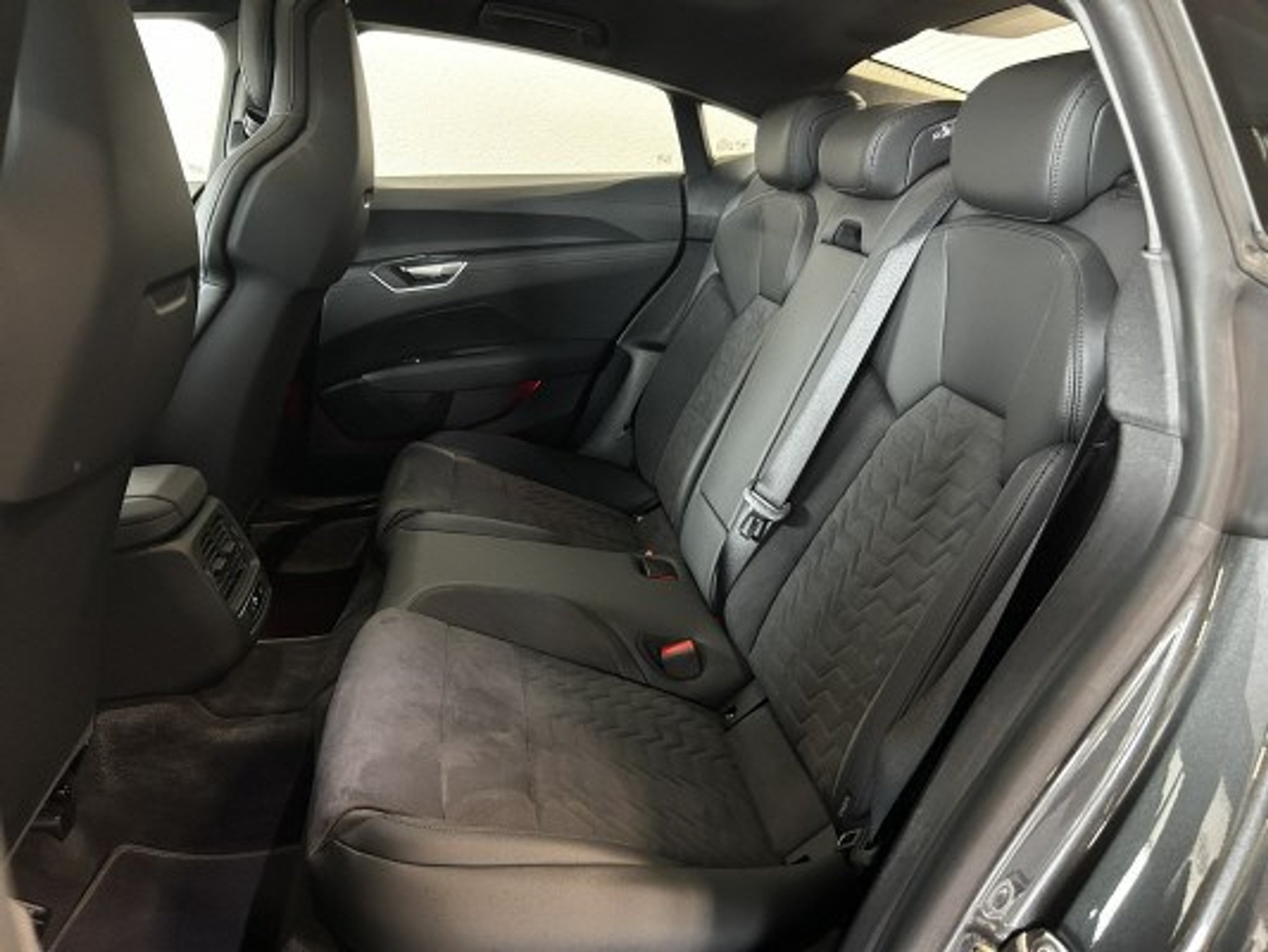 listing desktop thumbnail image 10