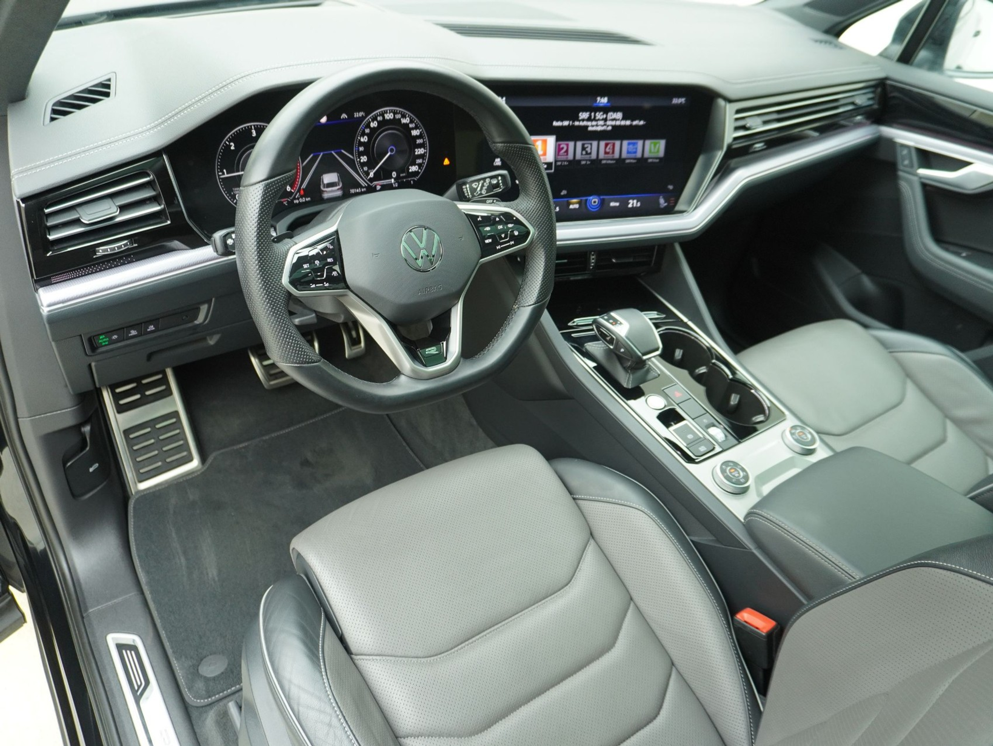 listing desktop thumbnail image 9