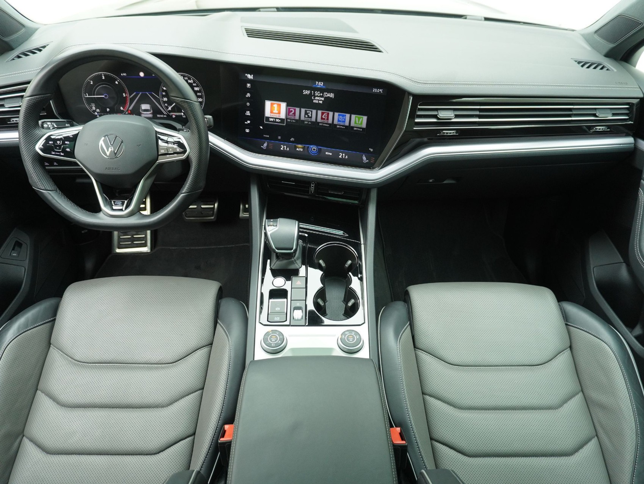 listing desktop thumbnail image 13