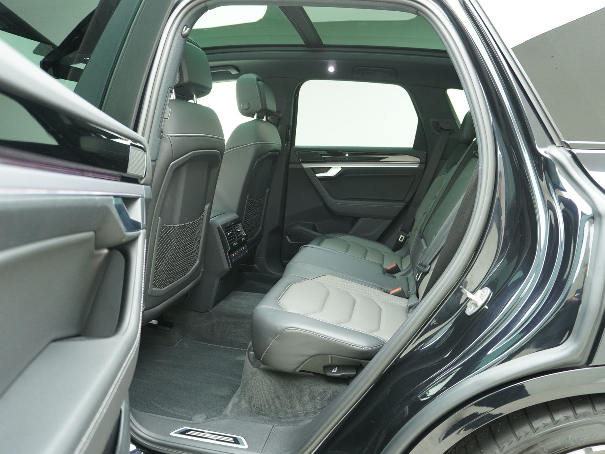 listing desktop thumbnail image 11