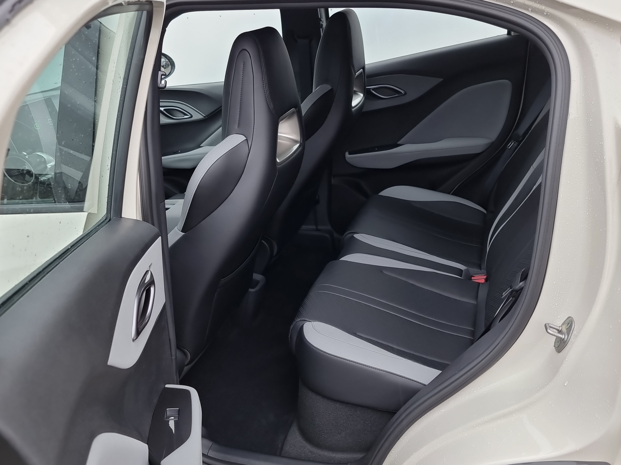 listing desktop thumbnail image 13