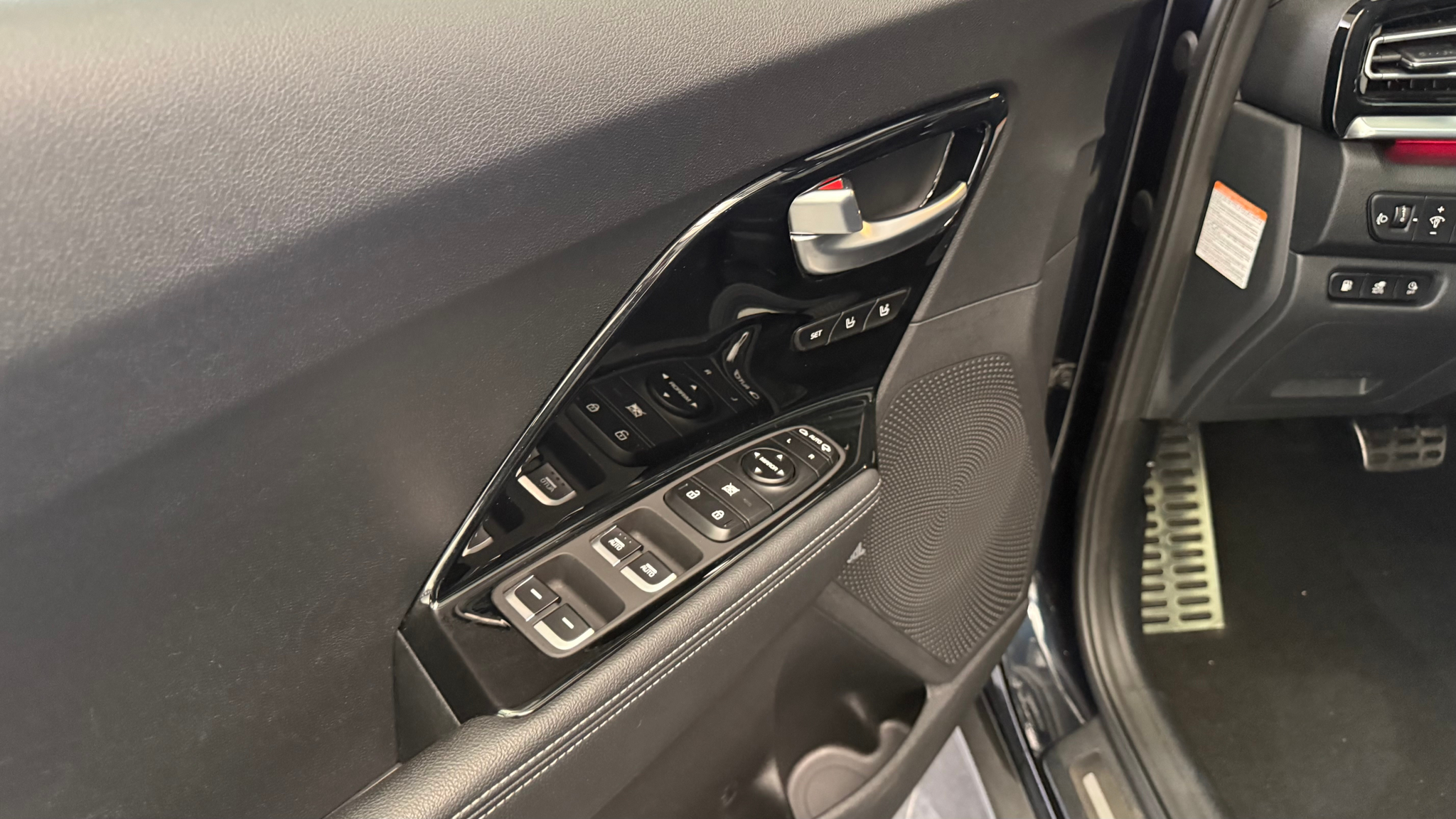 listing desktop thumbnail image 11