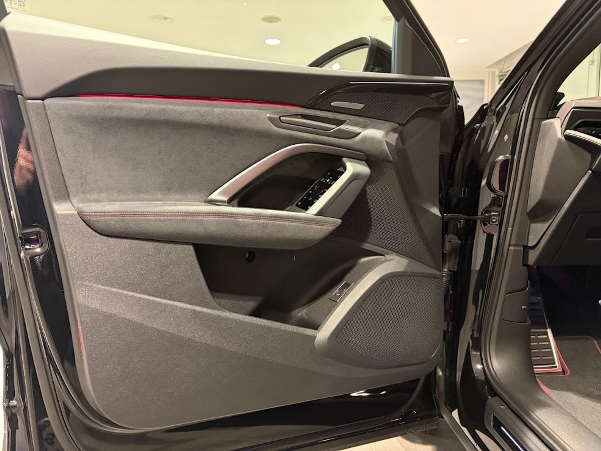 listing desktop thumbnail image 2