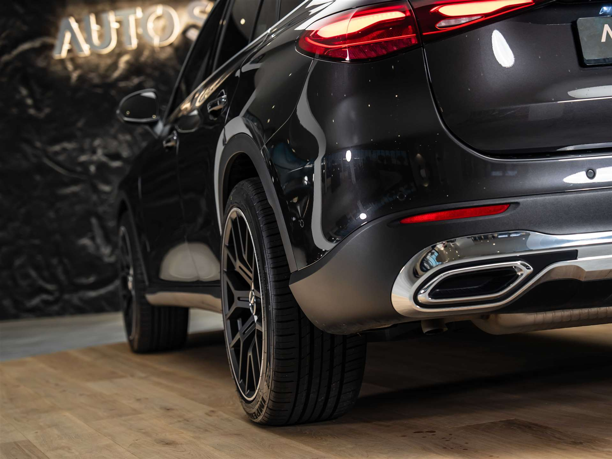 listing desktop thumbnail image 18