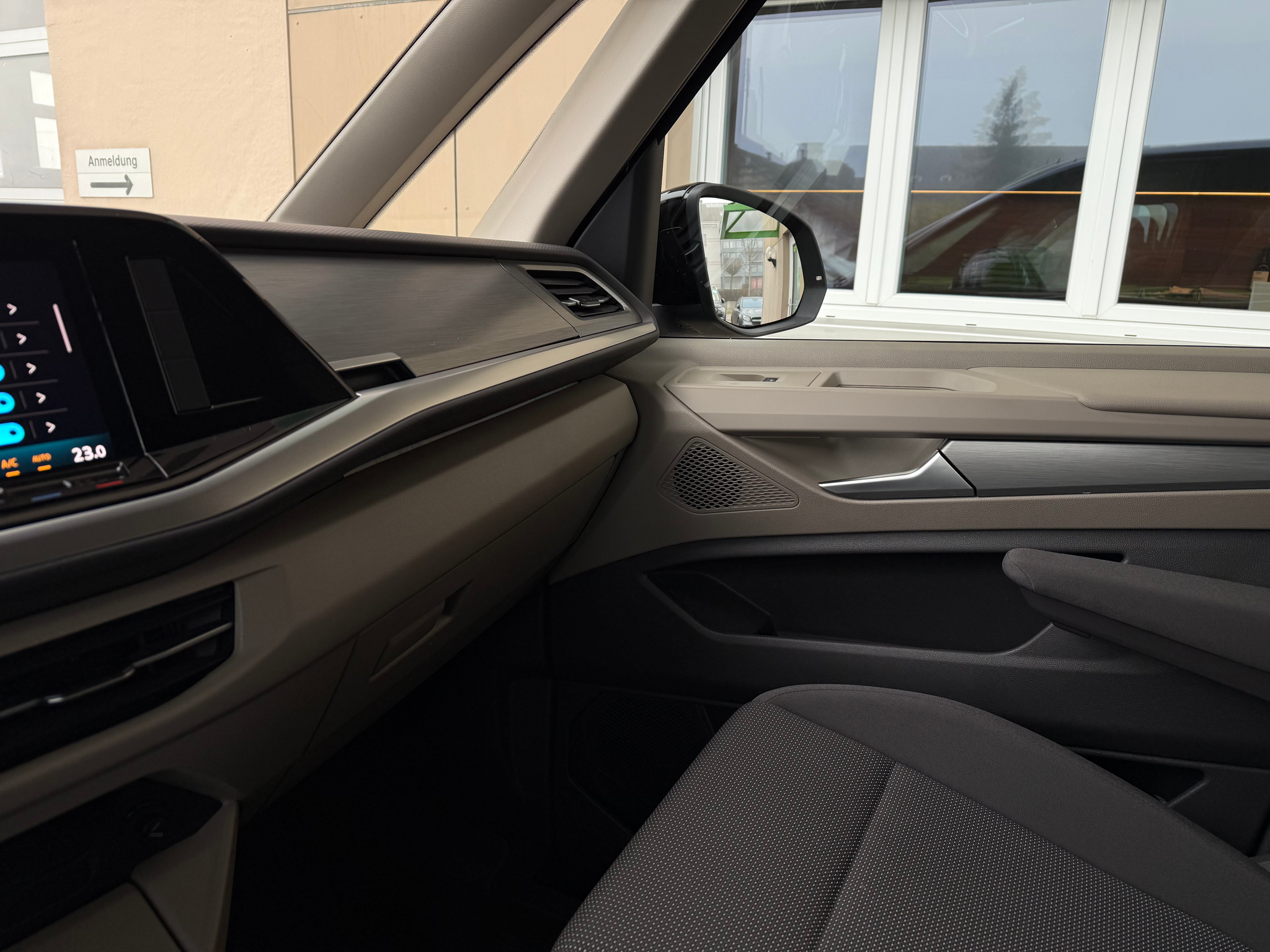 listing desktop thumbnail image 20