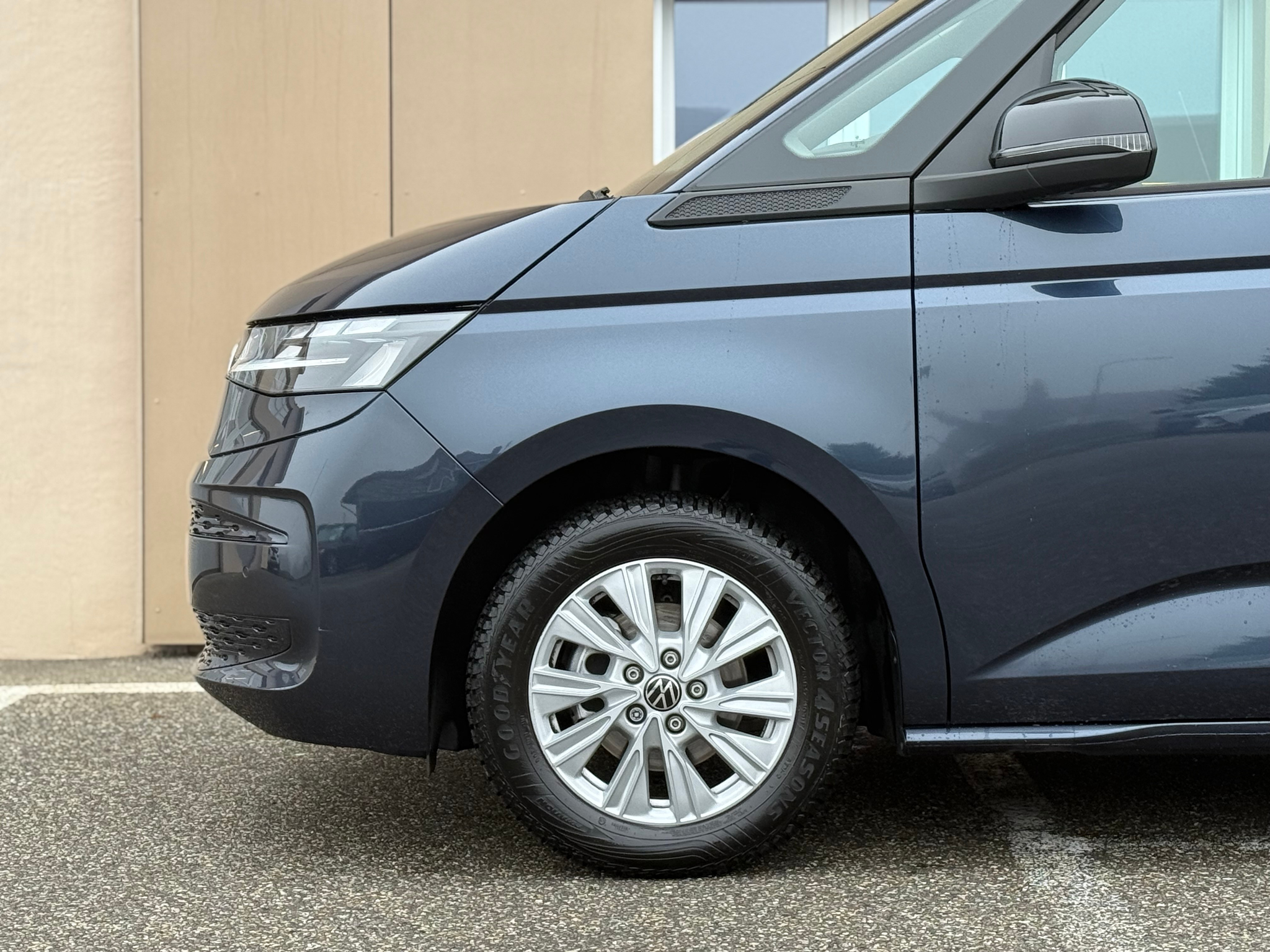 listing desktop thumbnail image 8