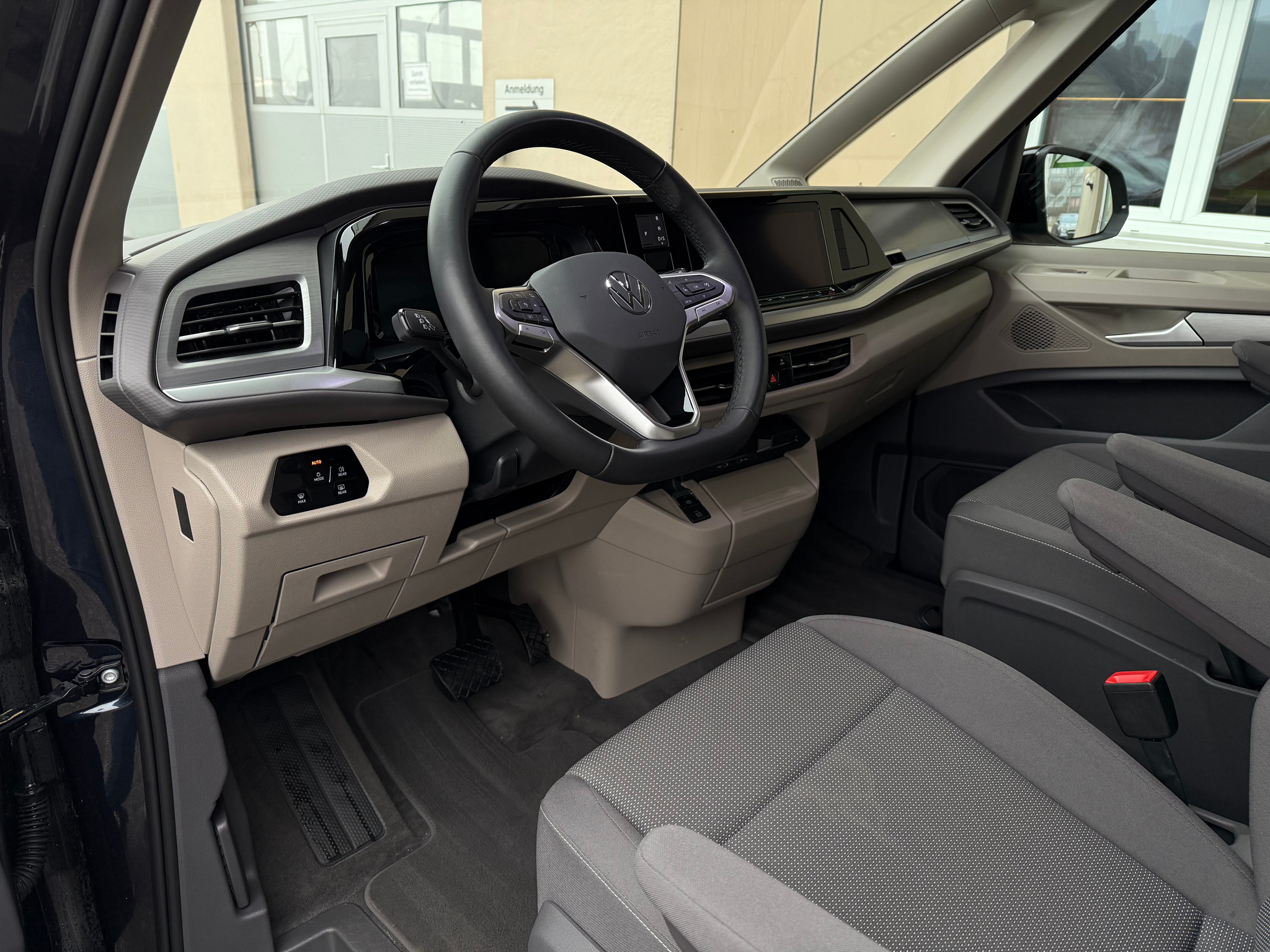 listing desktop thumbnail image 11