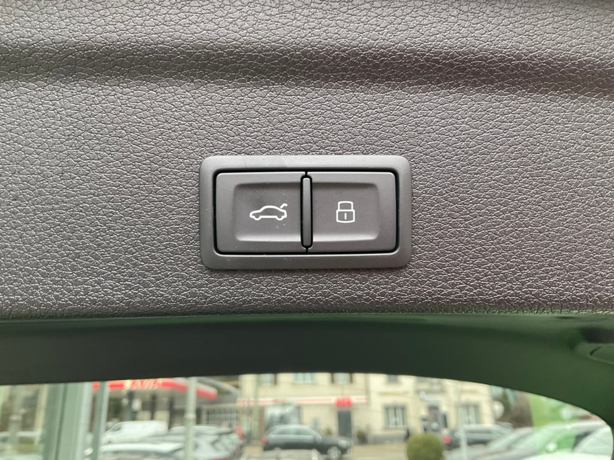 listing desktop thumbnail image 28