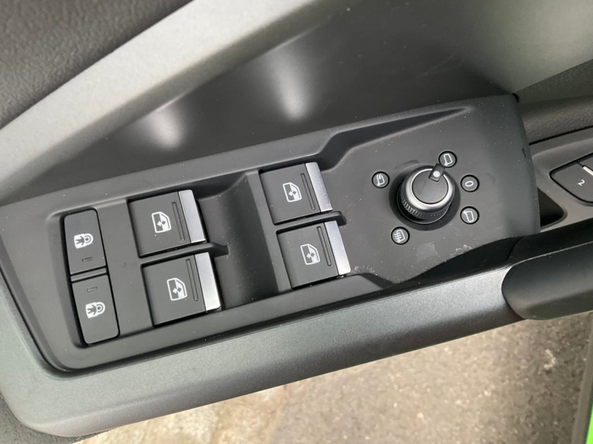 listing desktop thumbnail image 24