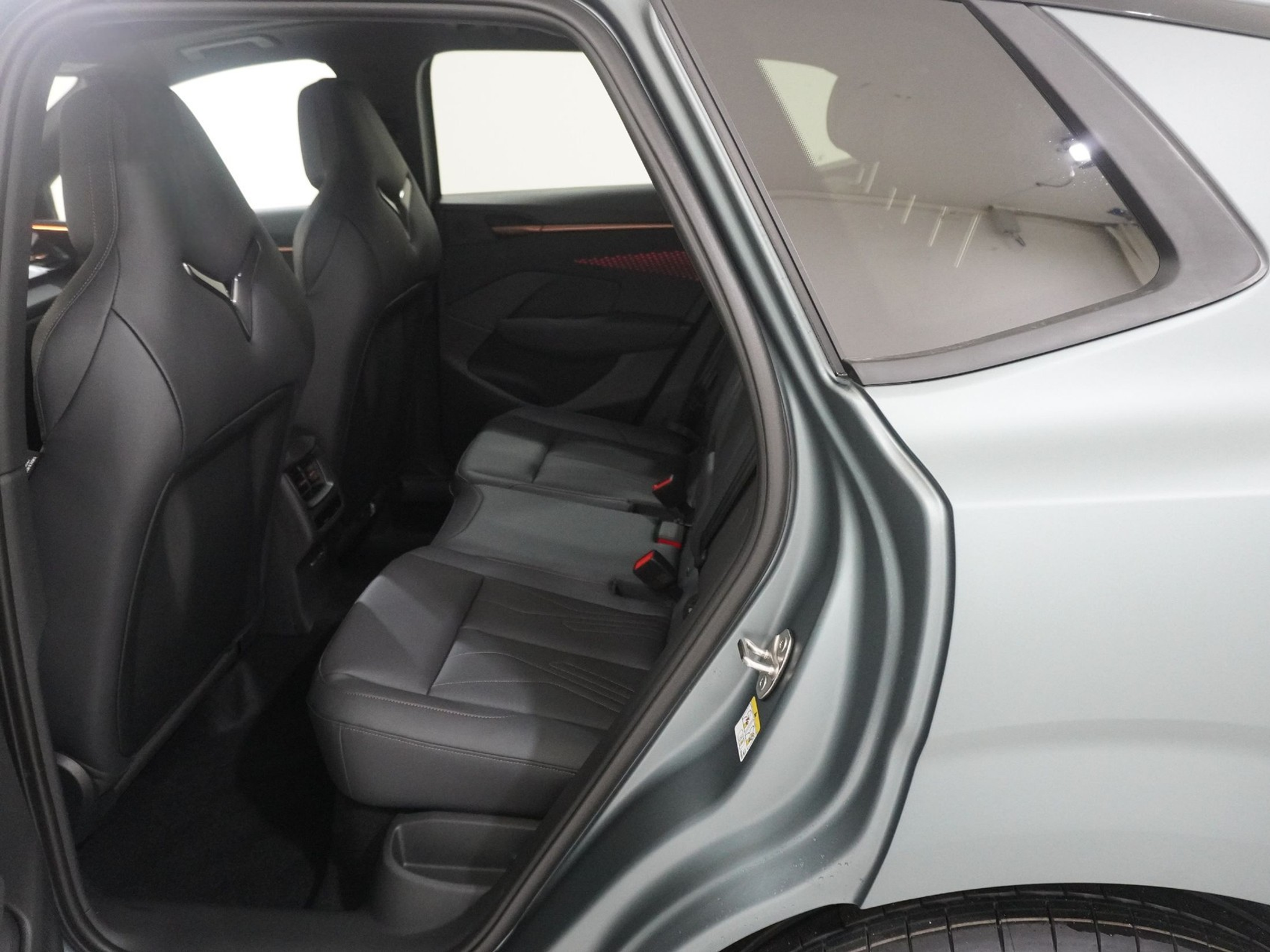 listing desktop thumbnail image 15