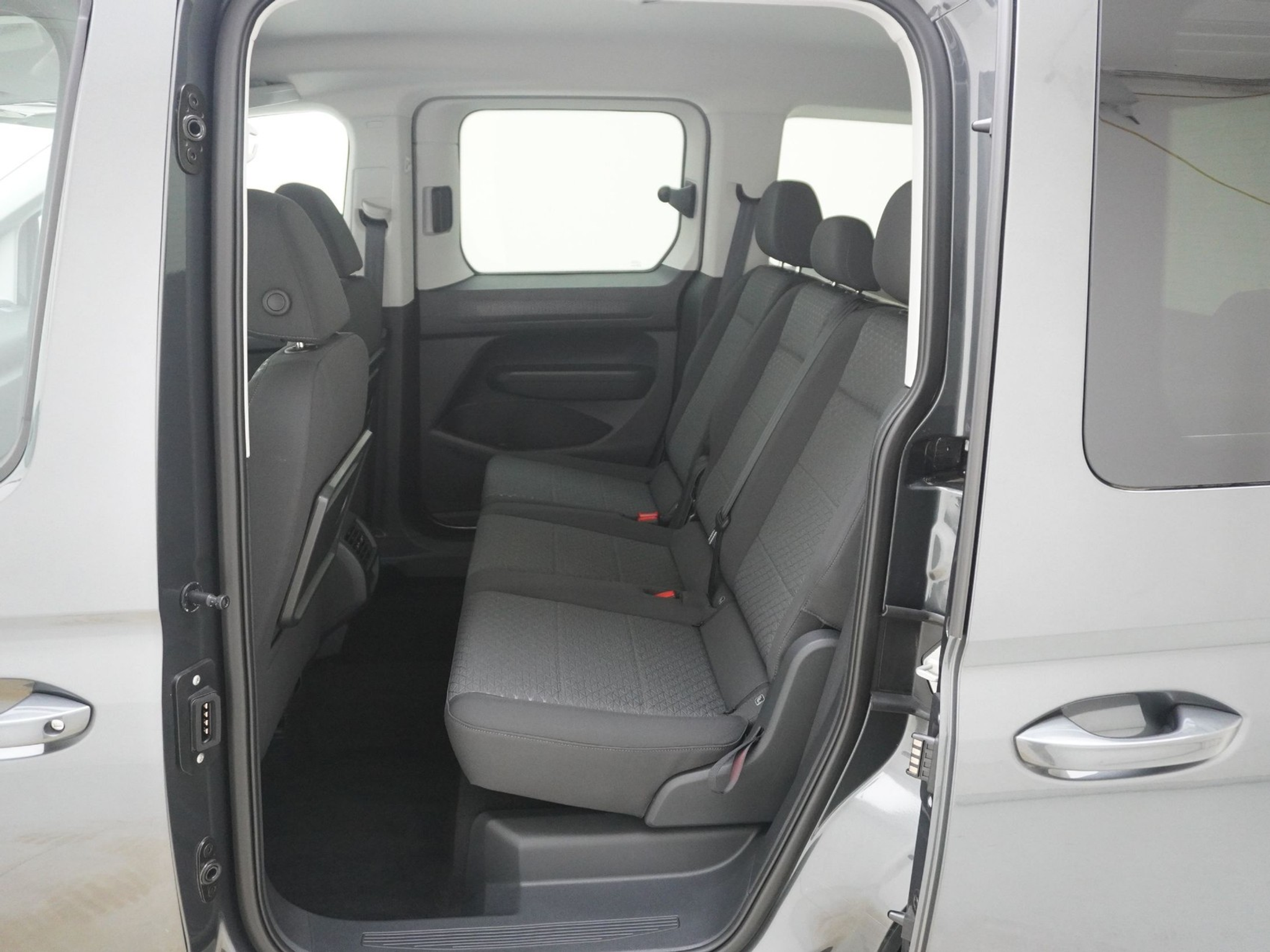 listing desktop thumbnail image 13