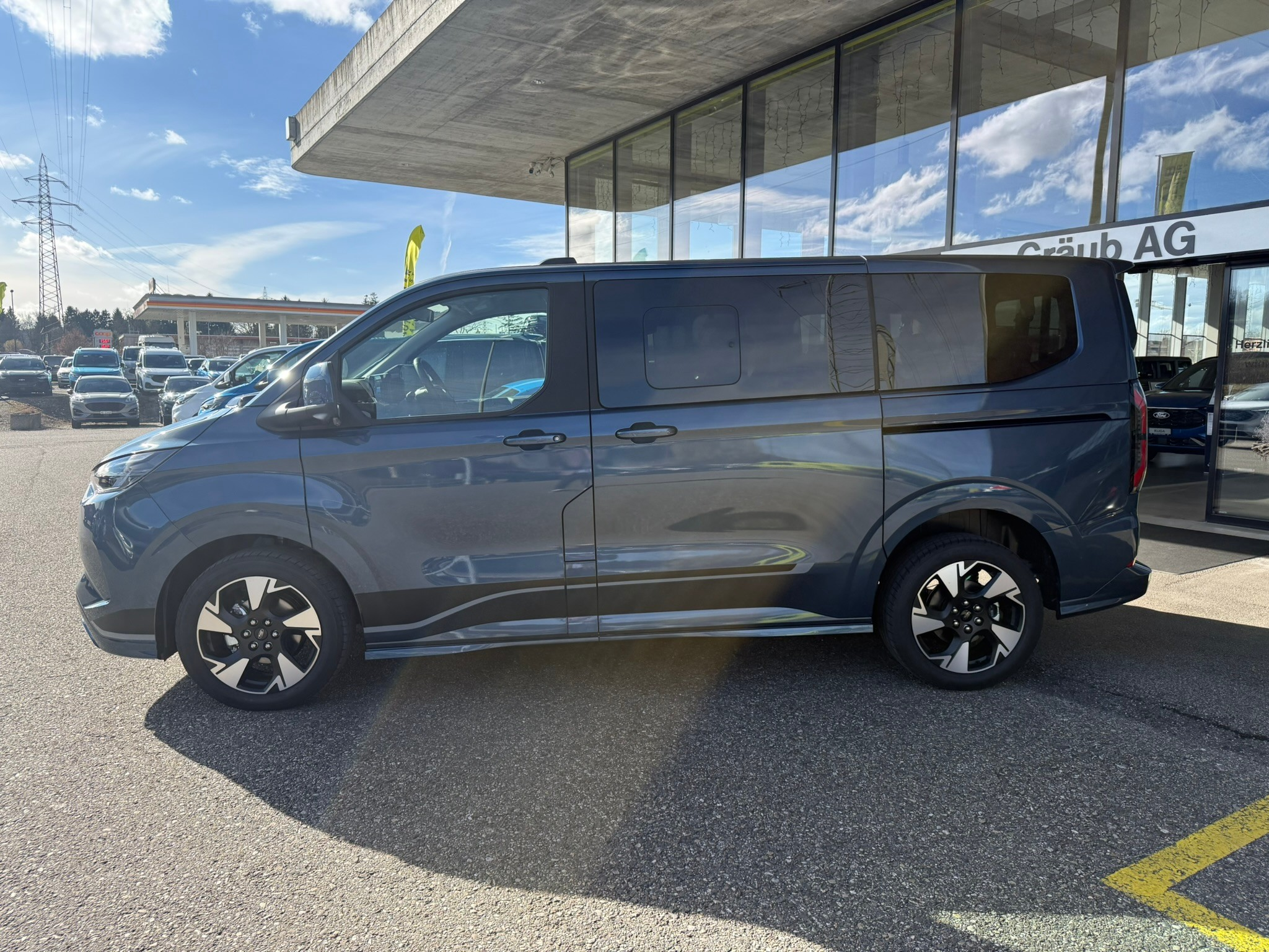 listing desktop thumbnail image 3