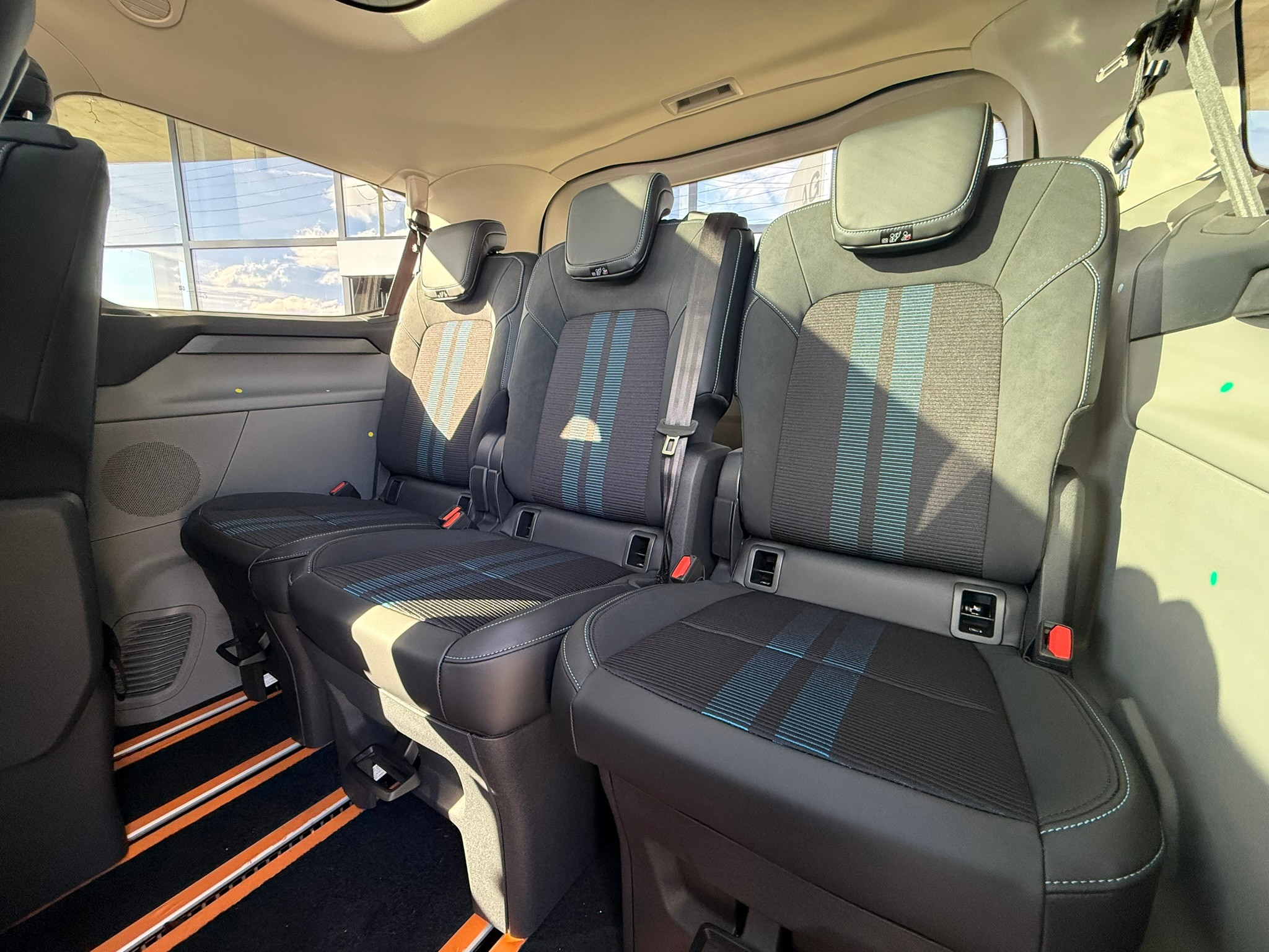 listing desktop thumbnail image 8