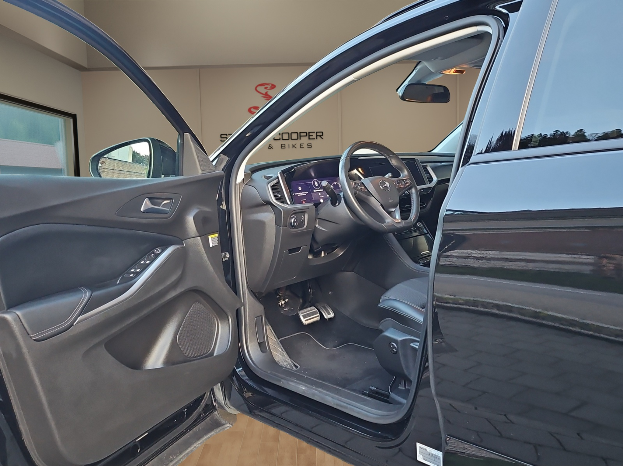 listing desktop thumbnail image 17