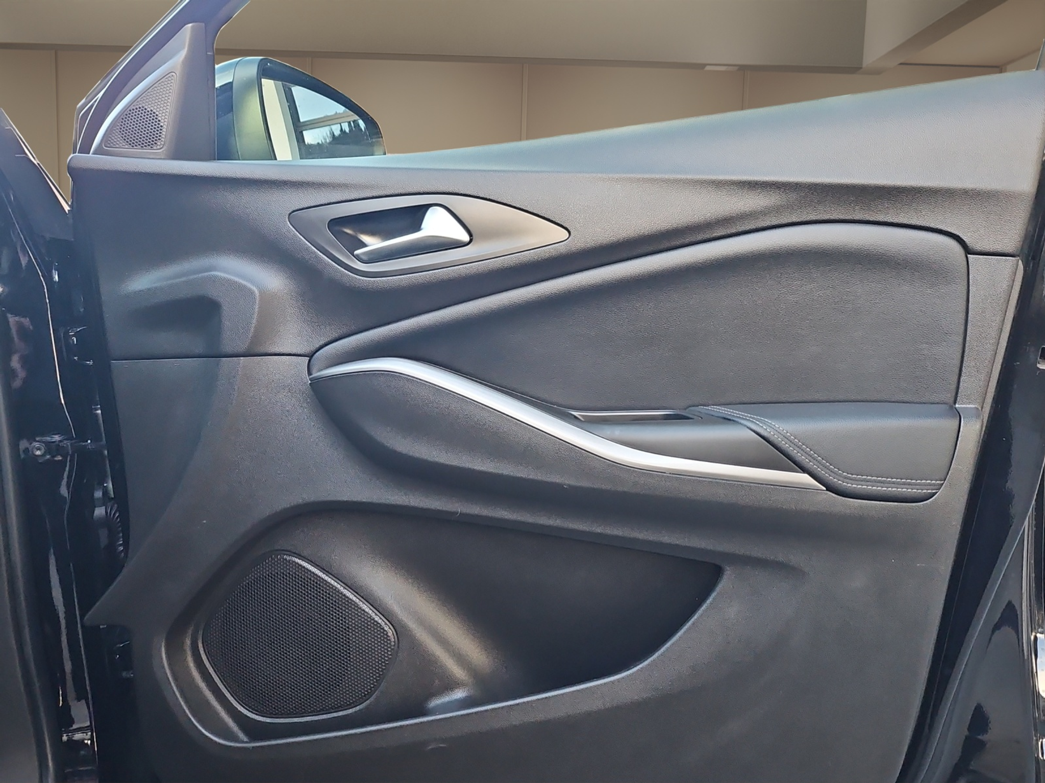 listing desktop thumbnail image 15