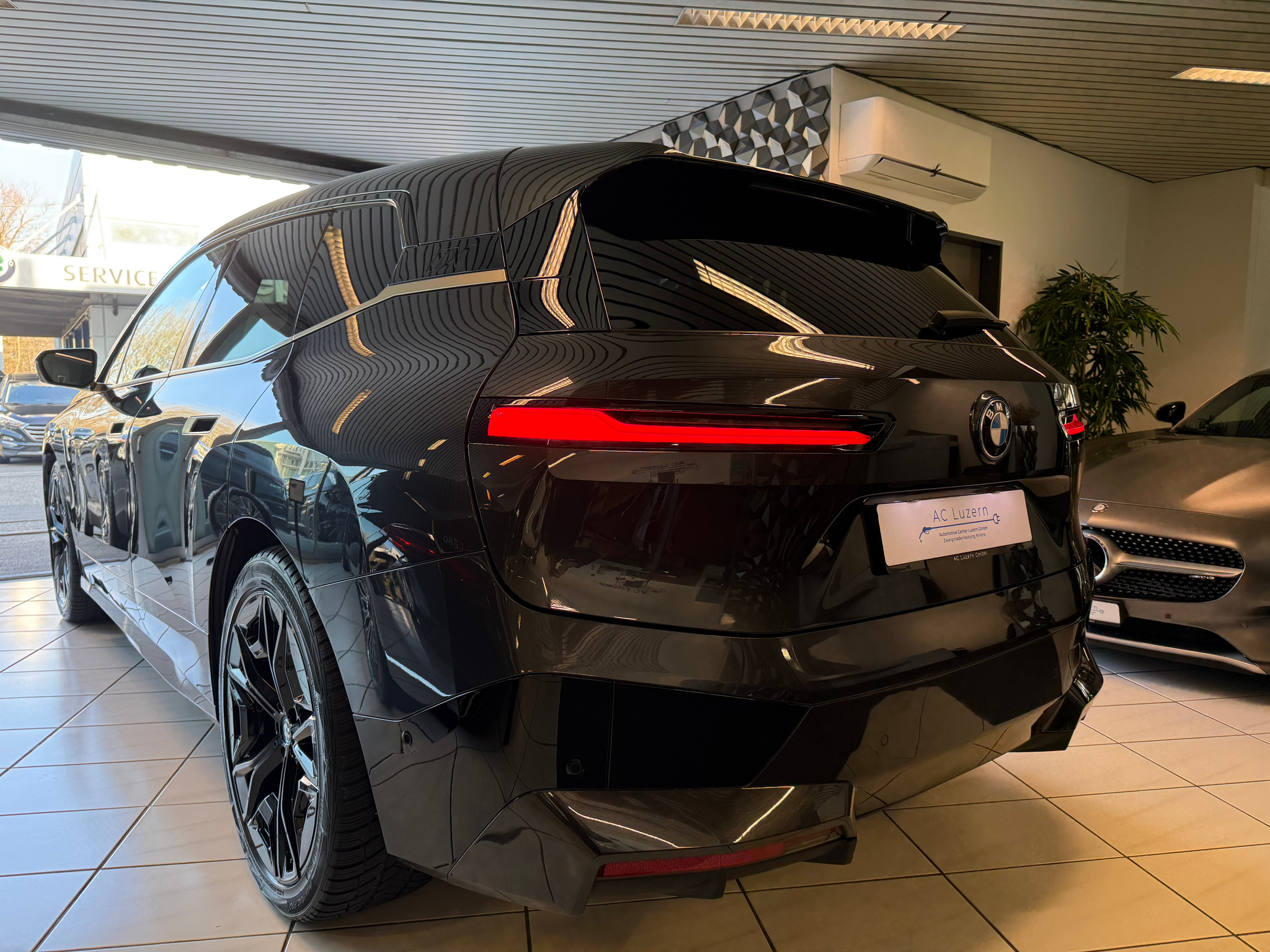 listing desktop thumbnail image 1