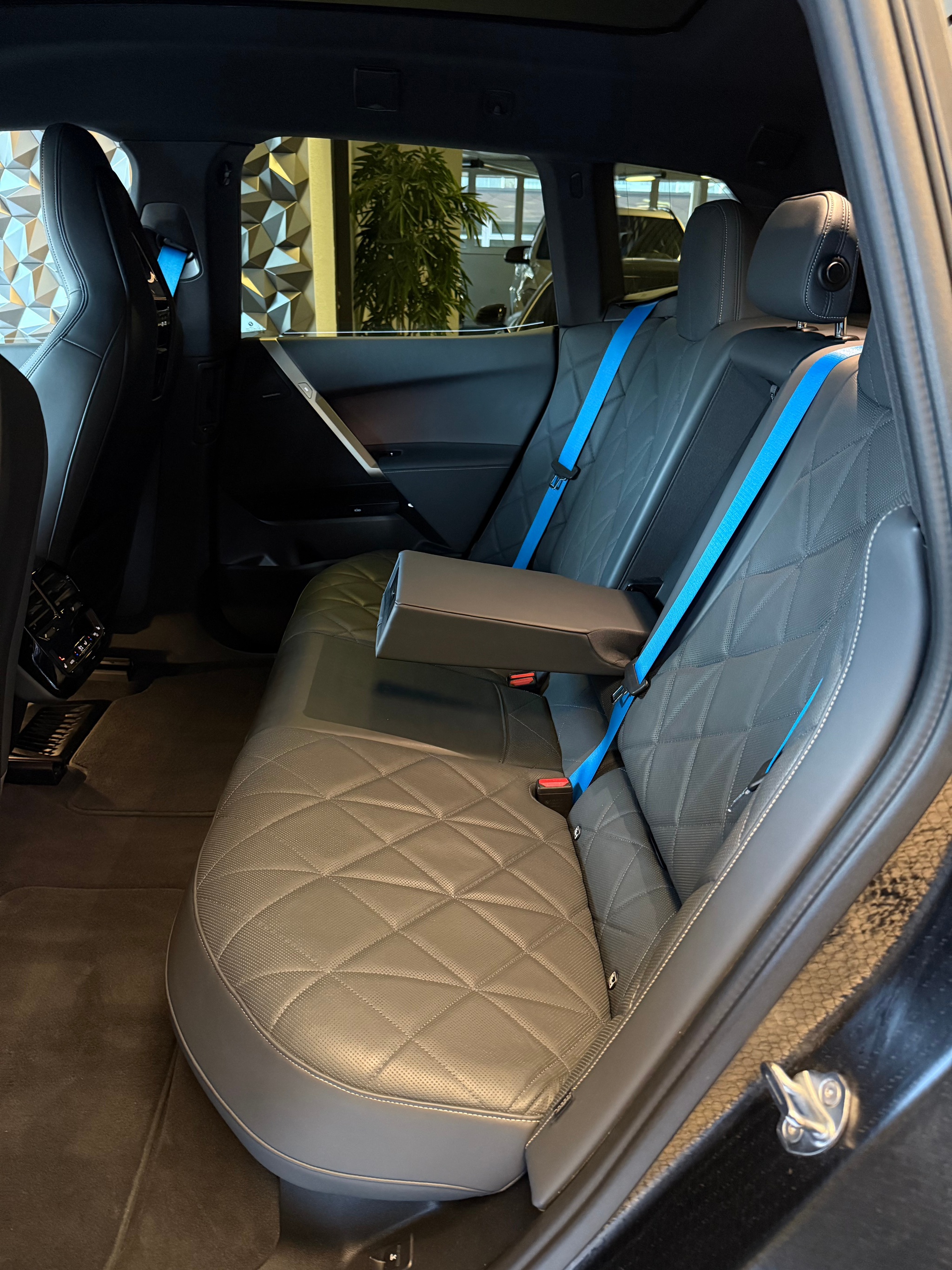 listing desktop thumbnail image 8