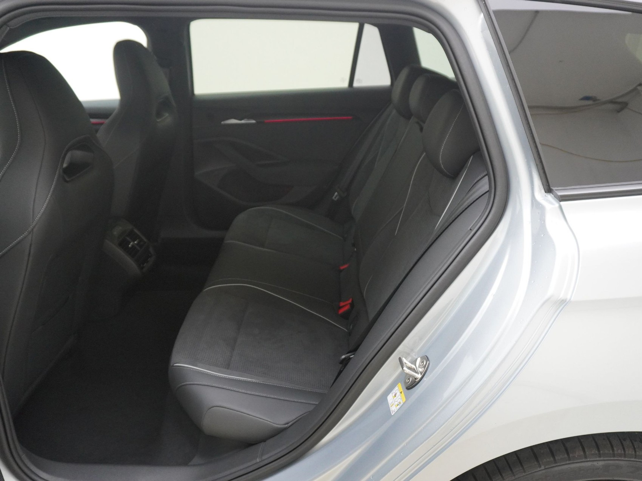 listing desktop thumbnail image 13